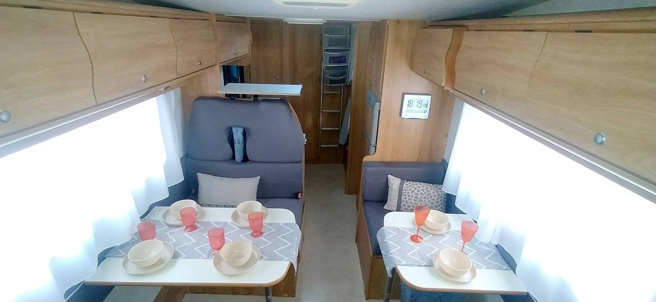 Coin repas Ford ford transit - Yescapa