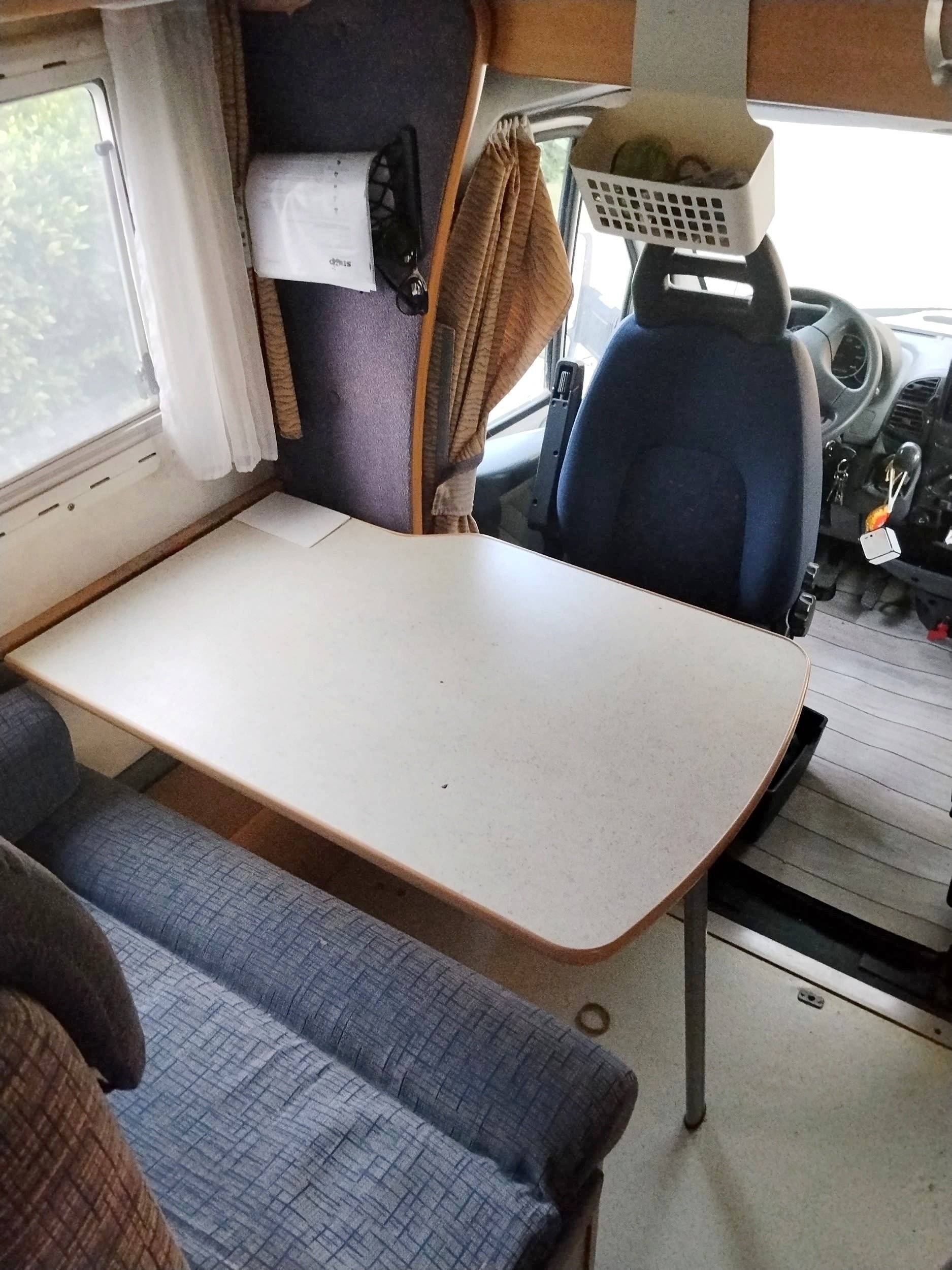 Dining Area Fiat Ducato 2,3 l 115 ch - Yescapa