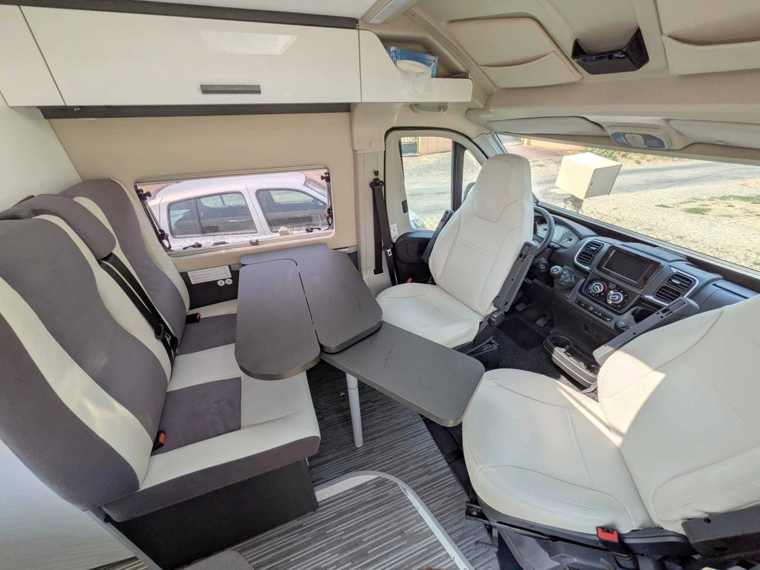 Dining Area Fiat Fiat ducato - Yescapa