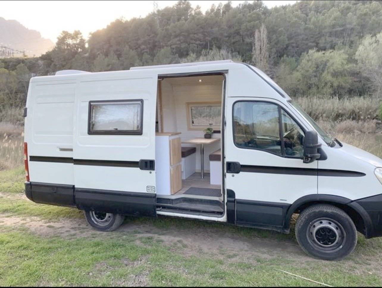 schräge Vorderansicht Iveco - Yescapa