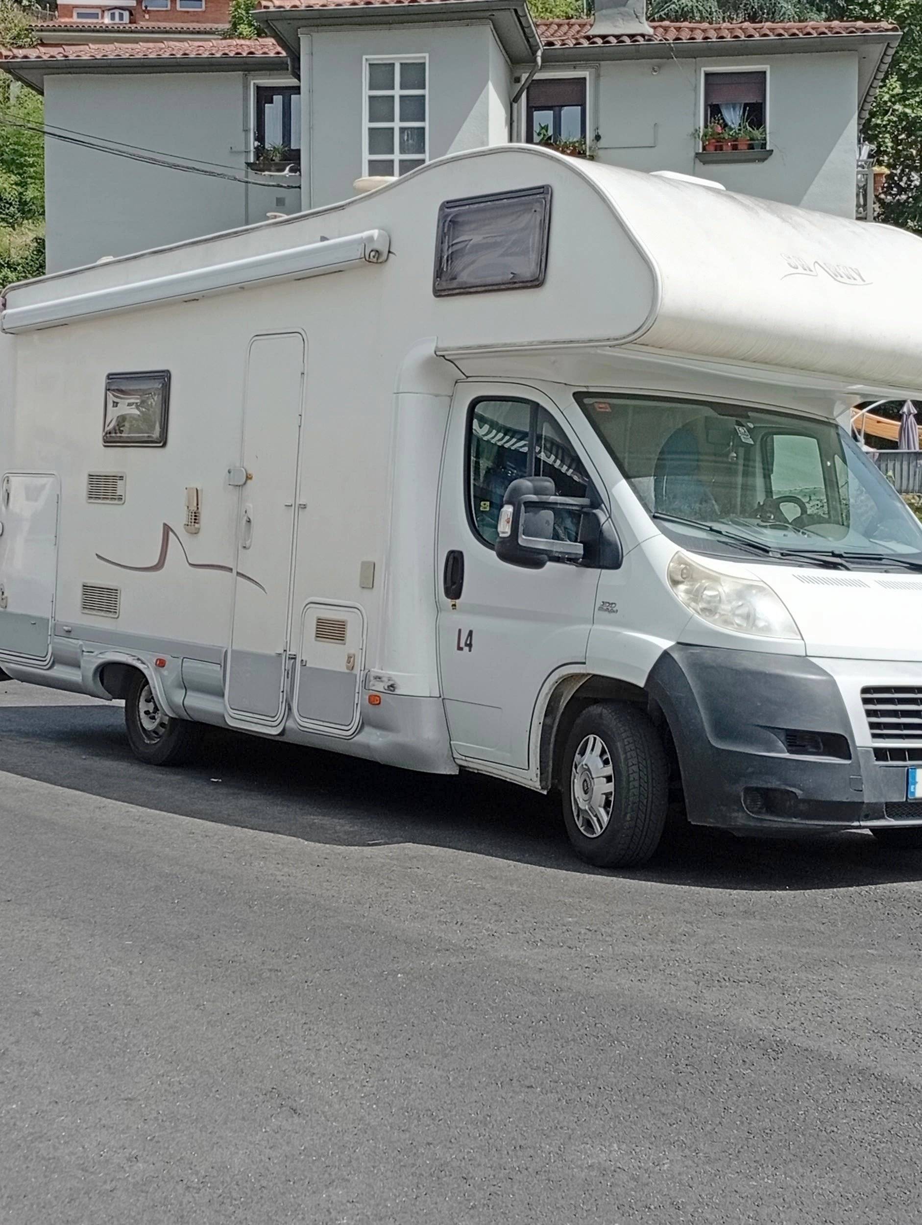 Vista frontale a ¾ Fiat - Yescapa