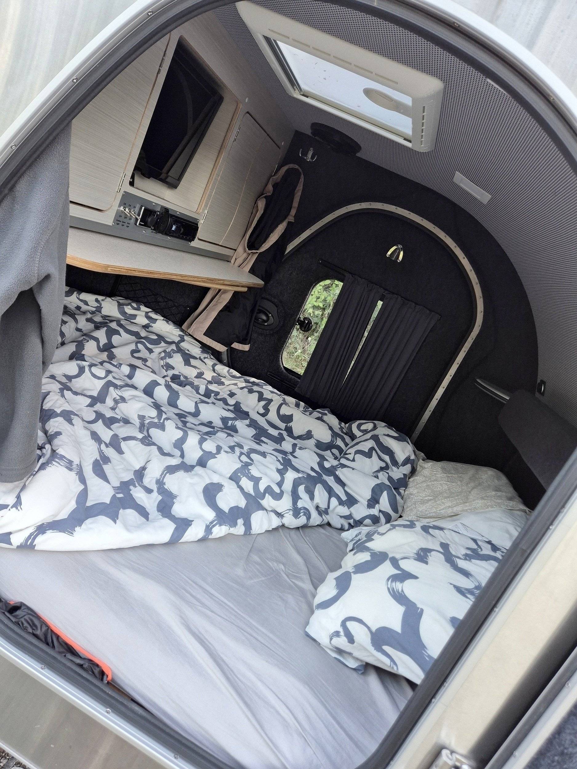 Berth Lifestyle camper Steeldrop - Yescapa