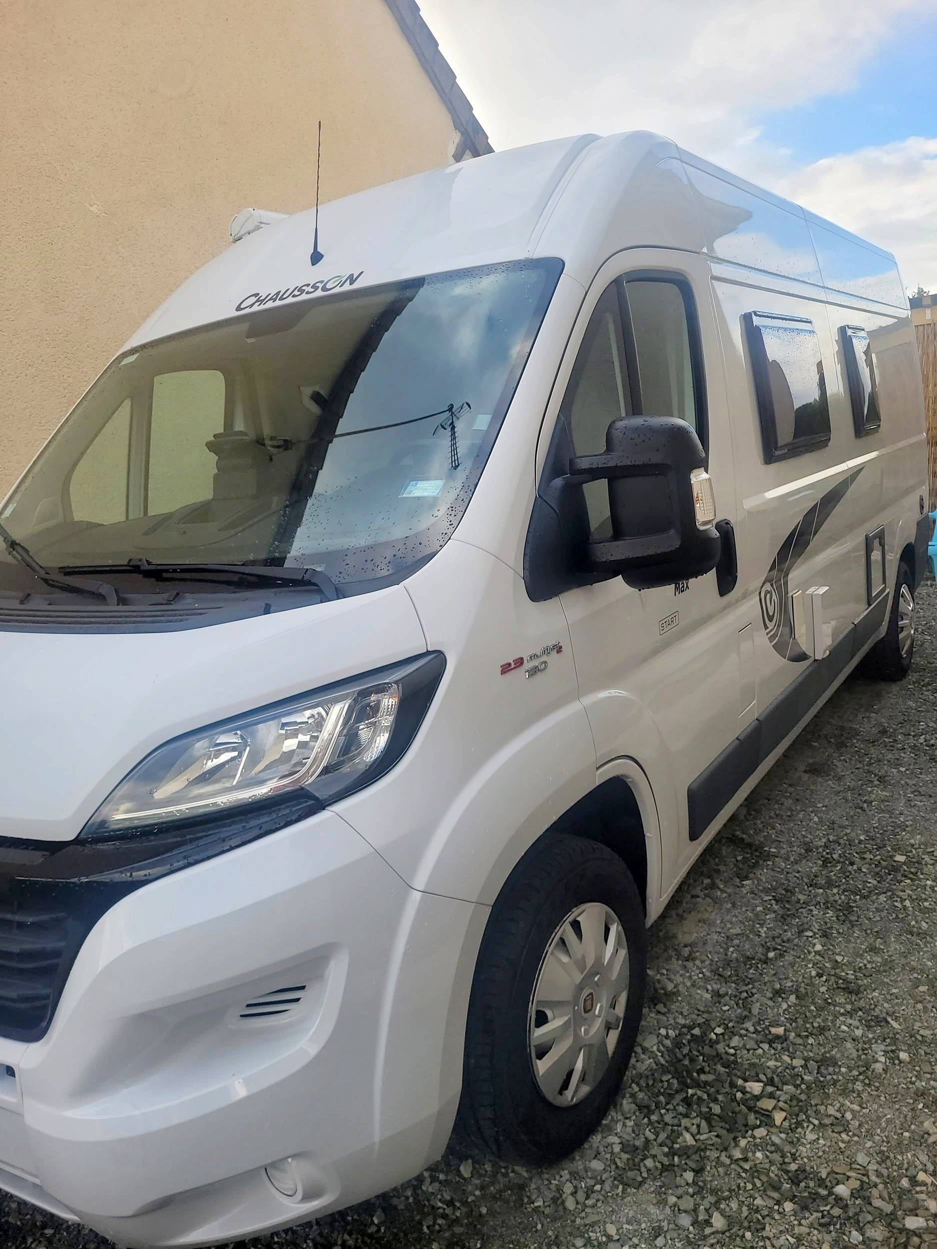 Front view from 3/4 Fiat Ducato 2,3 l Multijet 130 ch. - Yescapa