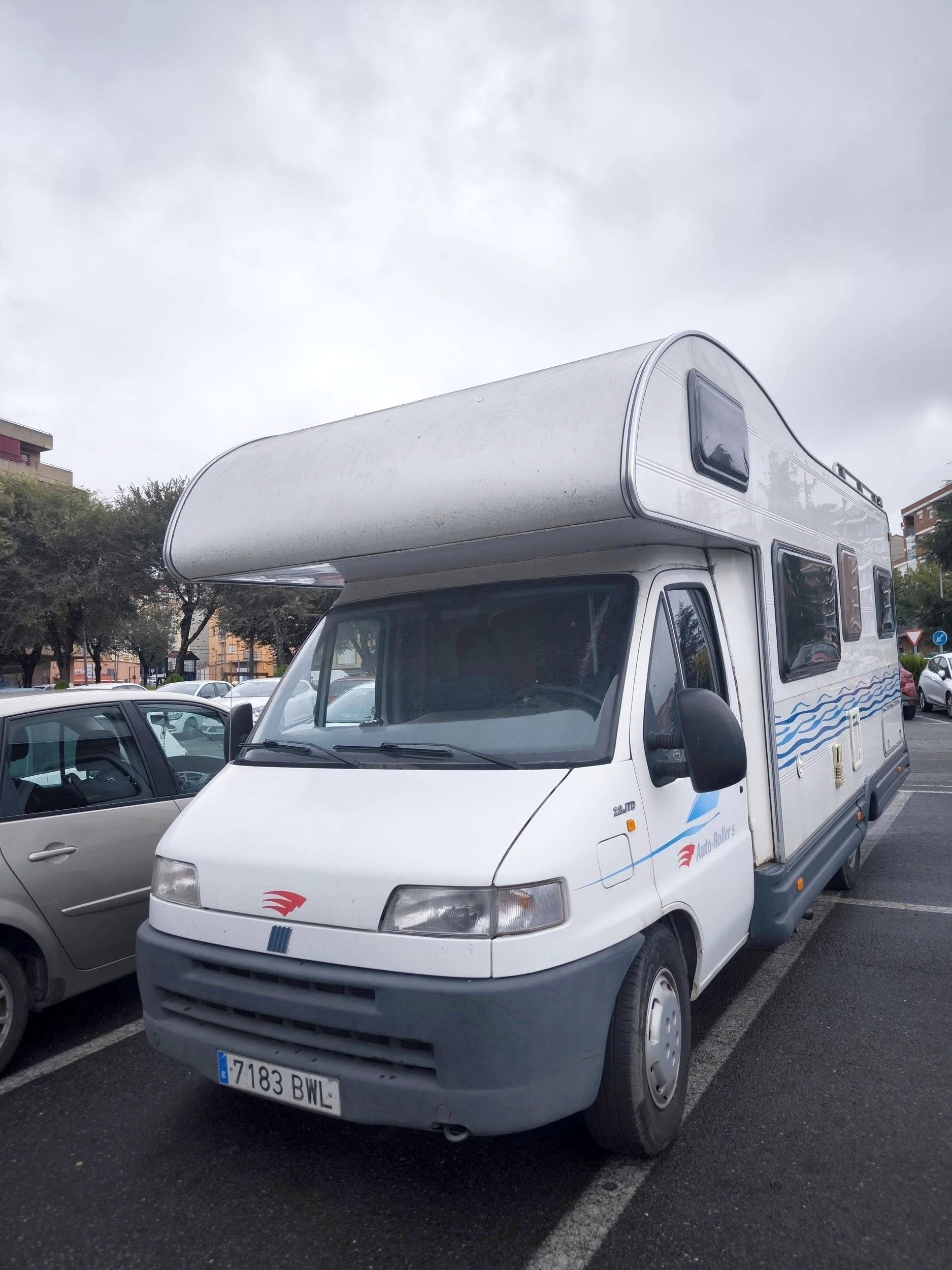 Vista del vehículo ángulo delantero Fiat 2.8JTD - Yescapa