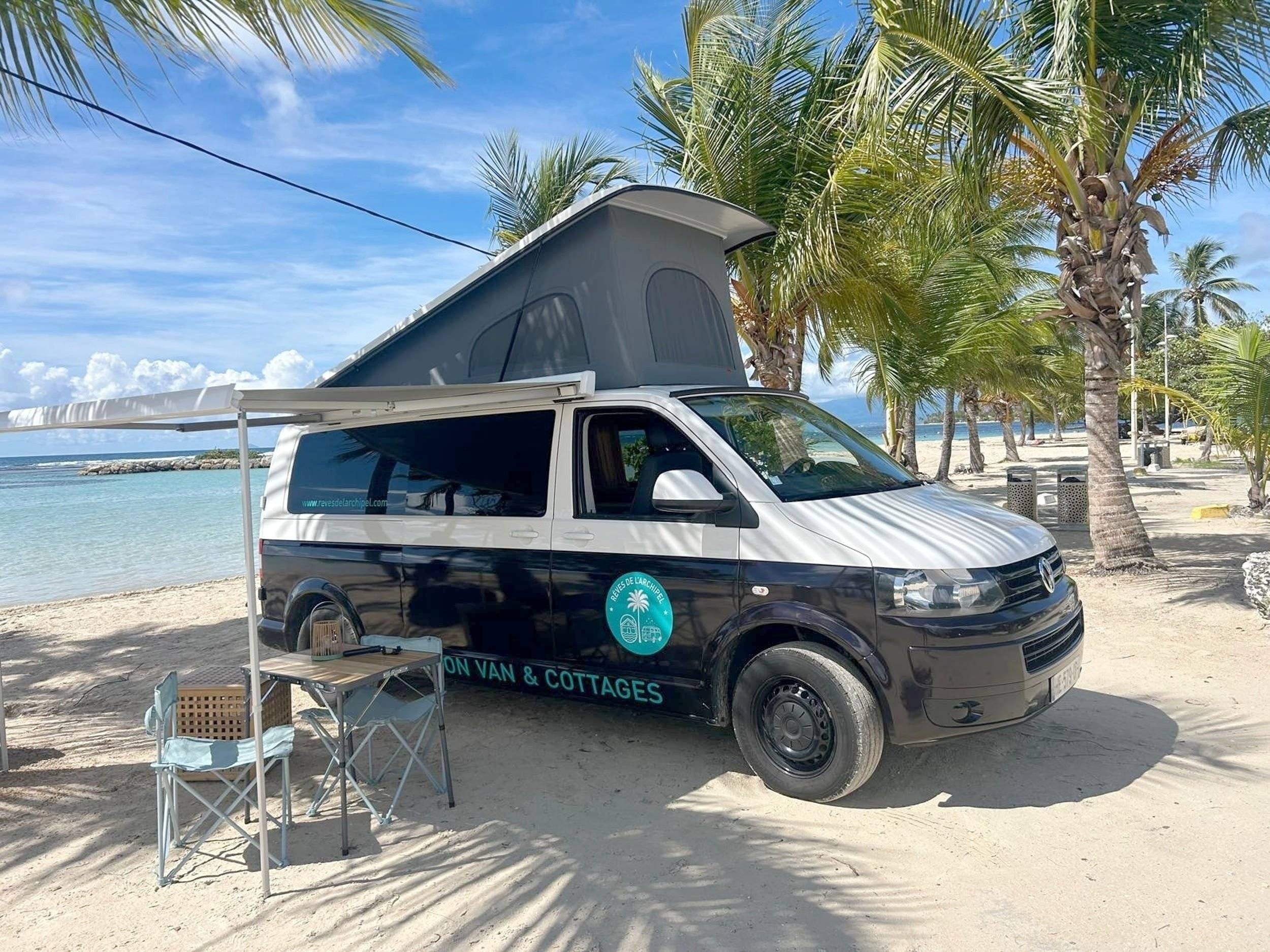 Front view from 3/4 Volkswagen Transporter - Yescapa