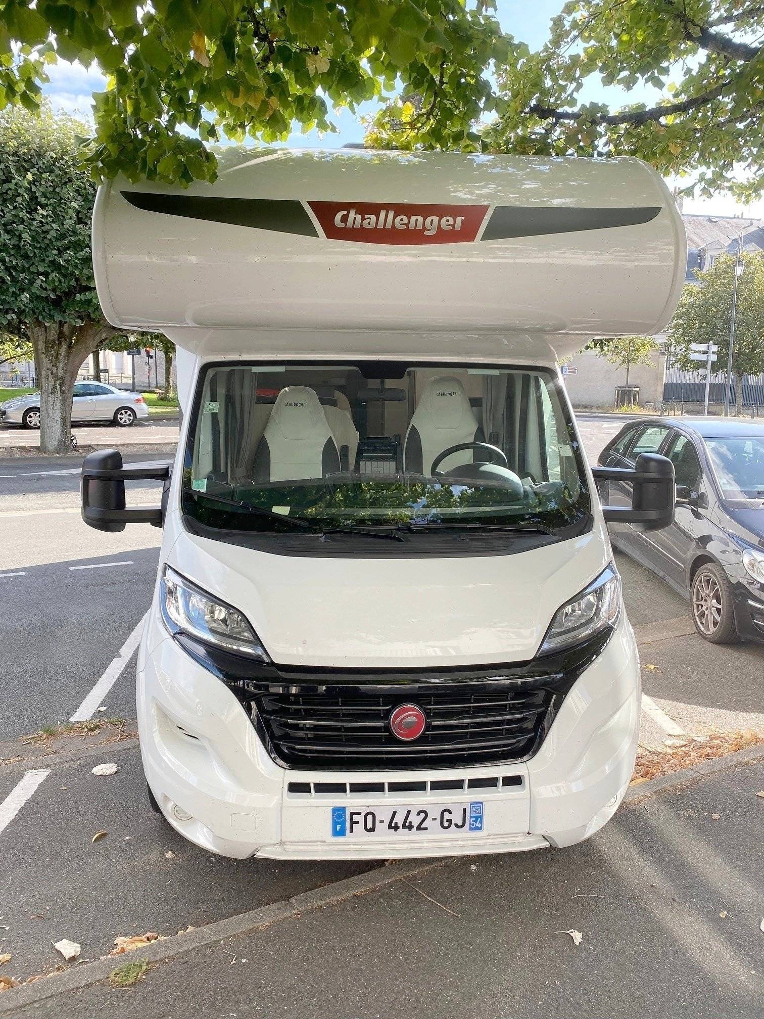 Vista frontale a ¾ Fiat Fiat Multijet 2   2,3 L   150 CV - Yescapa