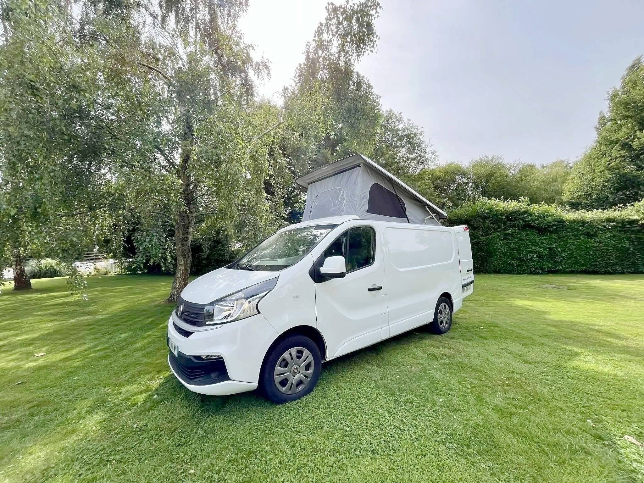 Vue avant de 3/4 Fiat Talento - Yescapa
