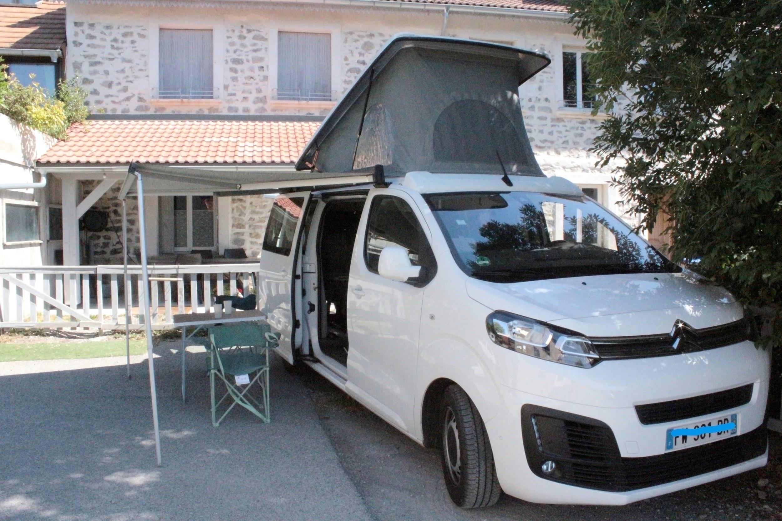 schräge Vorderansicht Citroën Jumper 2,2 l 150 ch - Yescapa