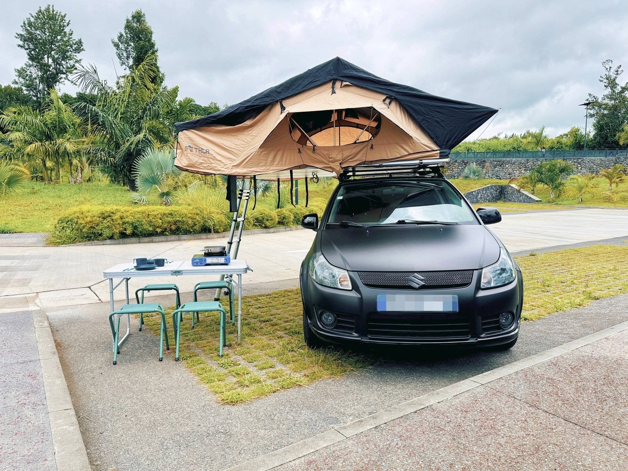 Vue avant de 3/4 Suzuki FOR ADVENTURE - Yescapa