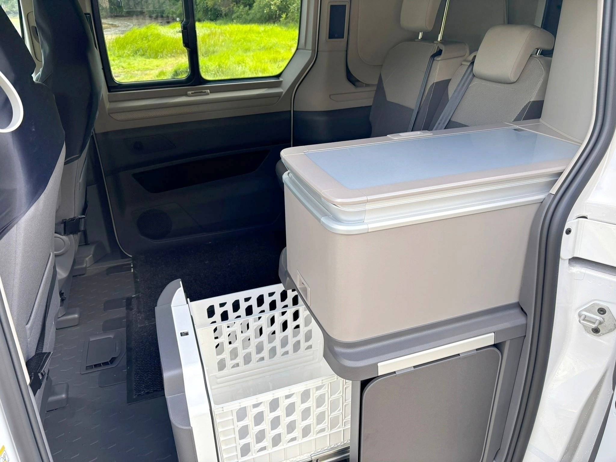 Menjador Volkswagen T7 California Coast - Yescapa