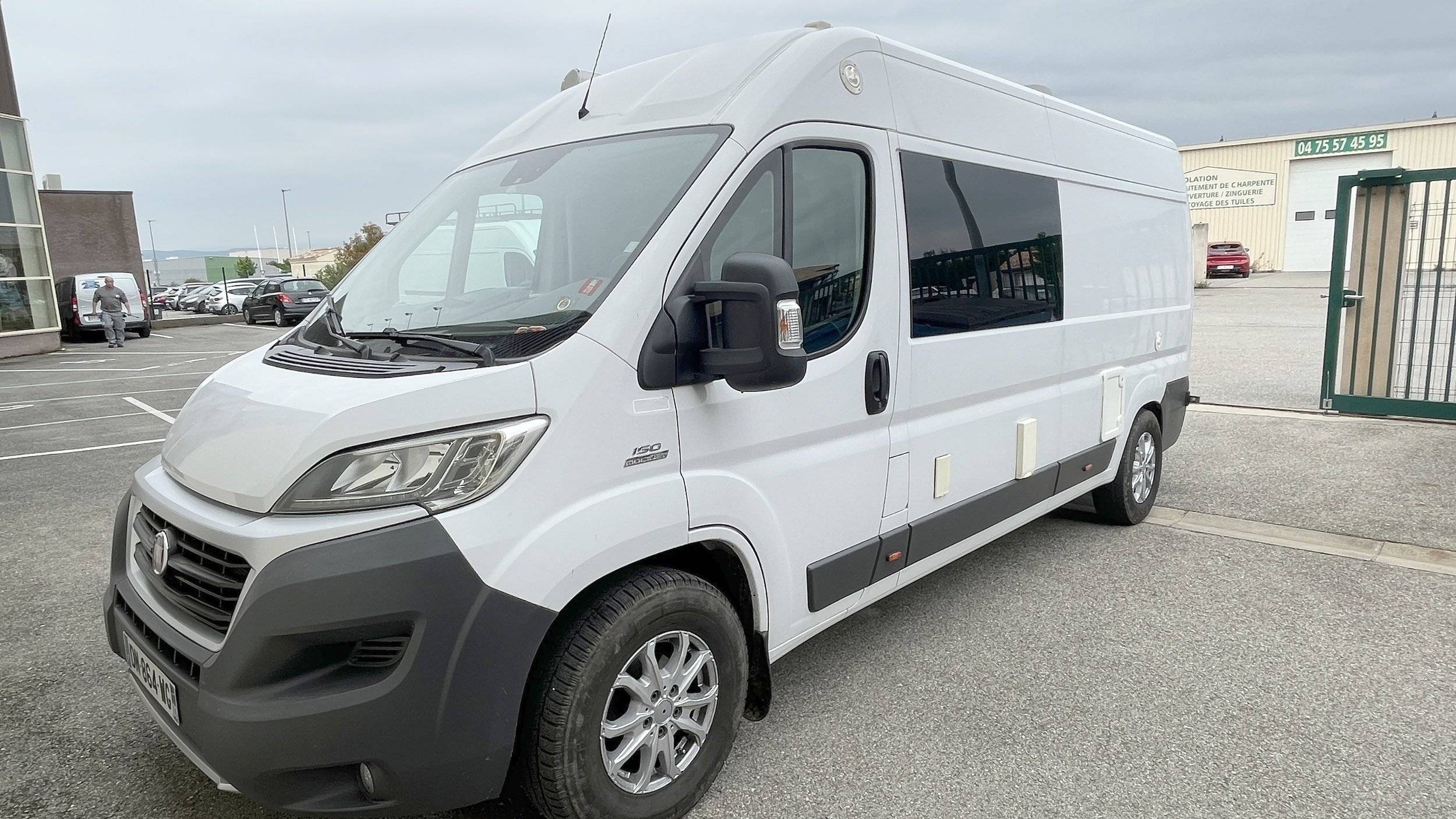 Front view from 3/4 Fiat Ducato 2,3 l 150 ch - Yescapa