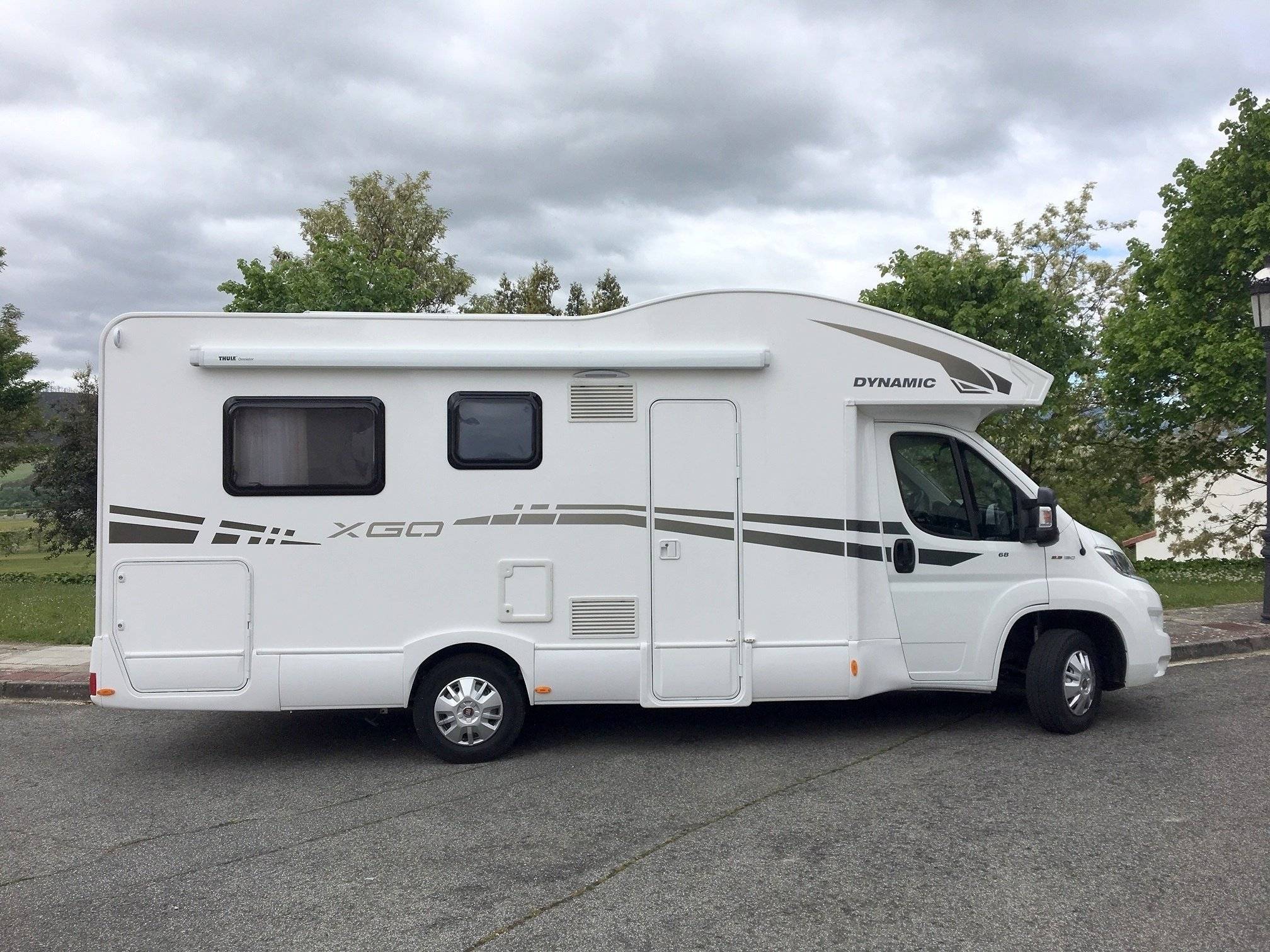 schräge Vorderansicht Fiat Fiat ducato - Yescapa