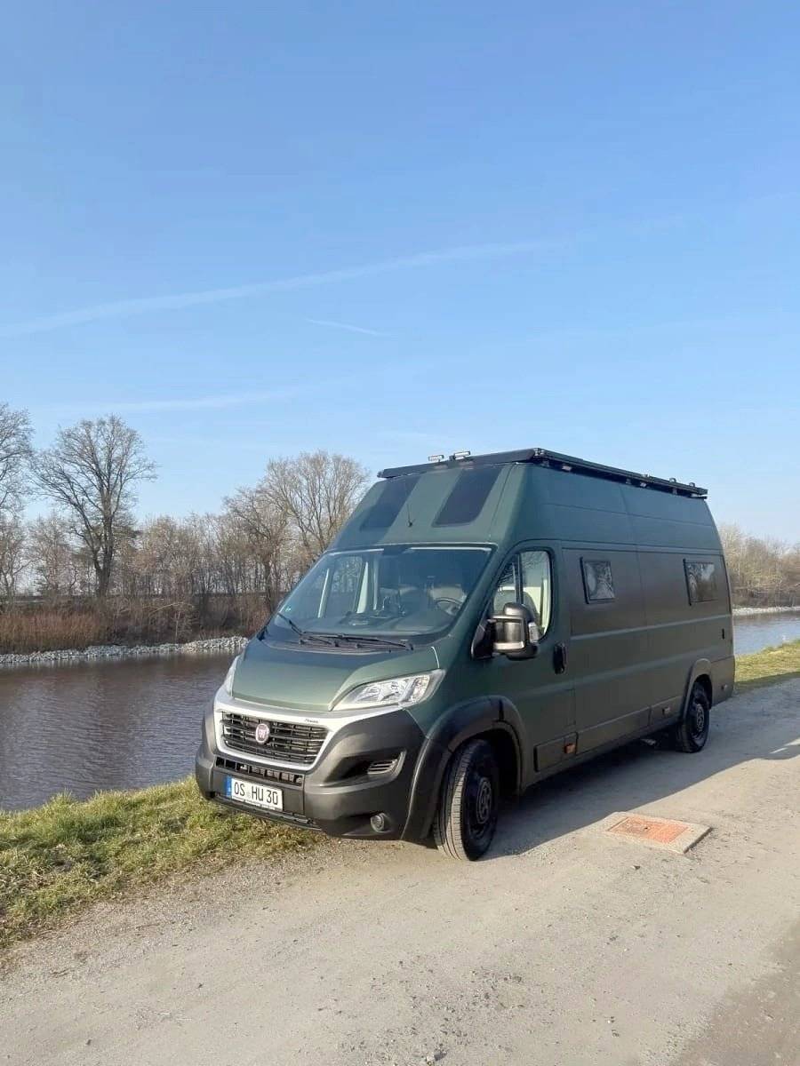 Vista frontale a ¾ Fiat Ducato - Yescapa