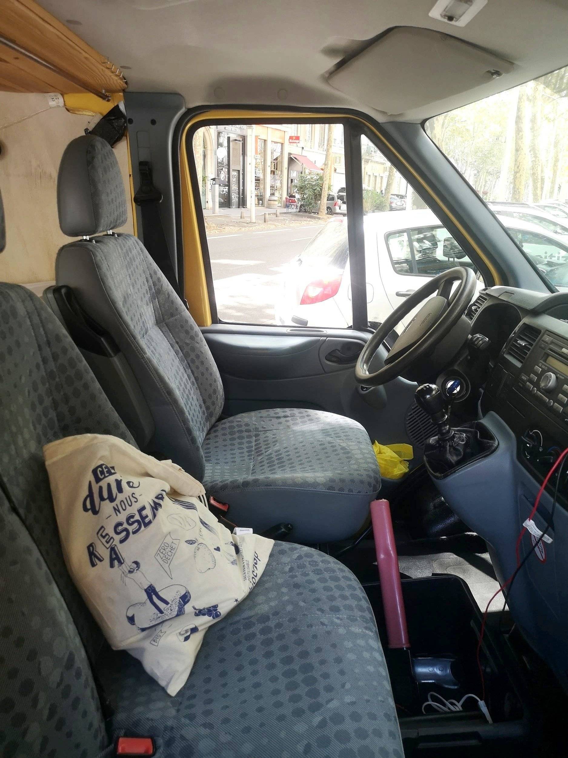 Poste de conduite Ford Transit - Yescapa