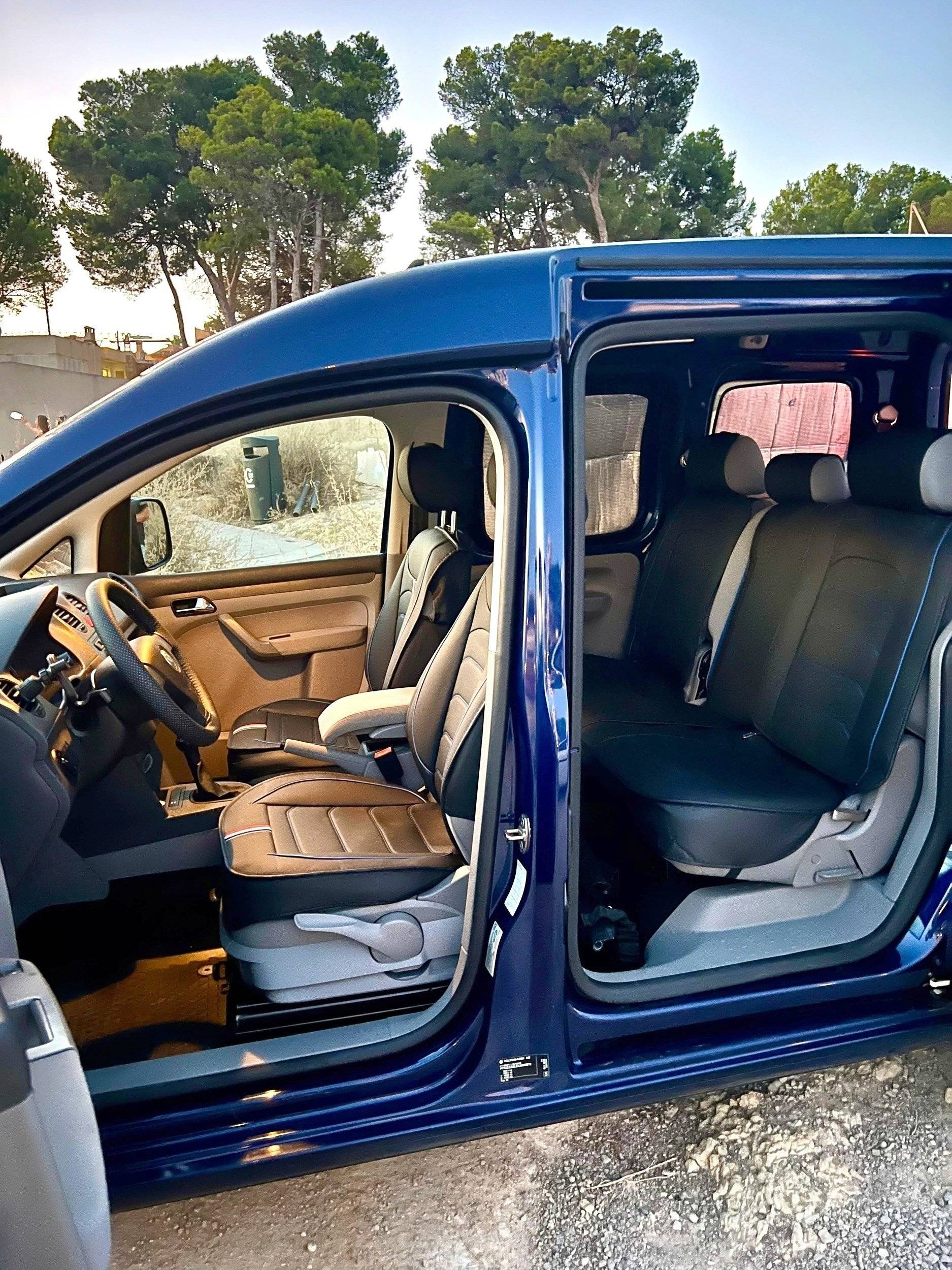 Dining Area Volkswagen volkswagen caddy - Yescapa