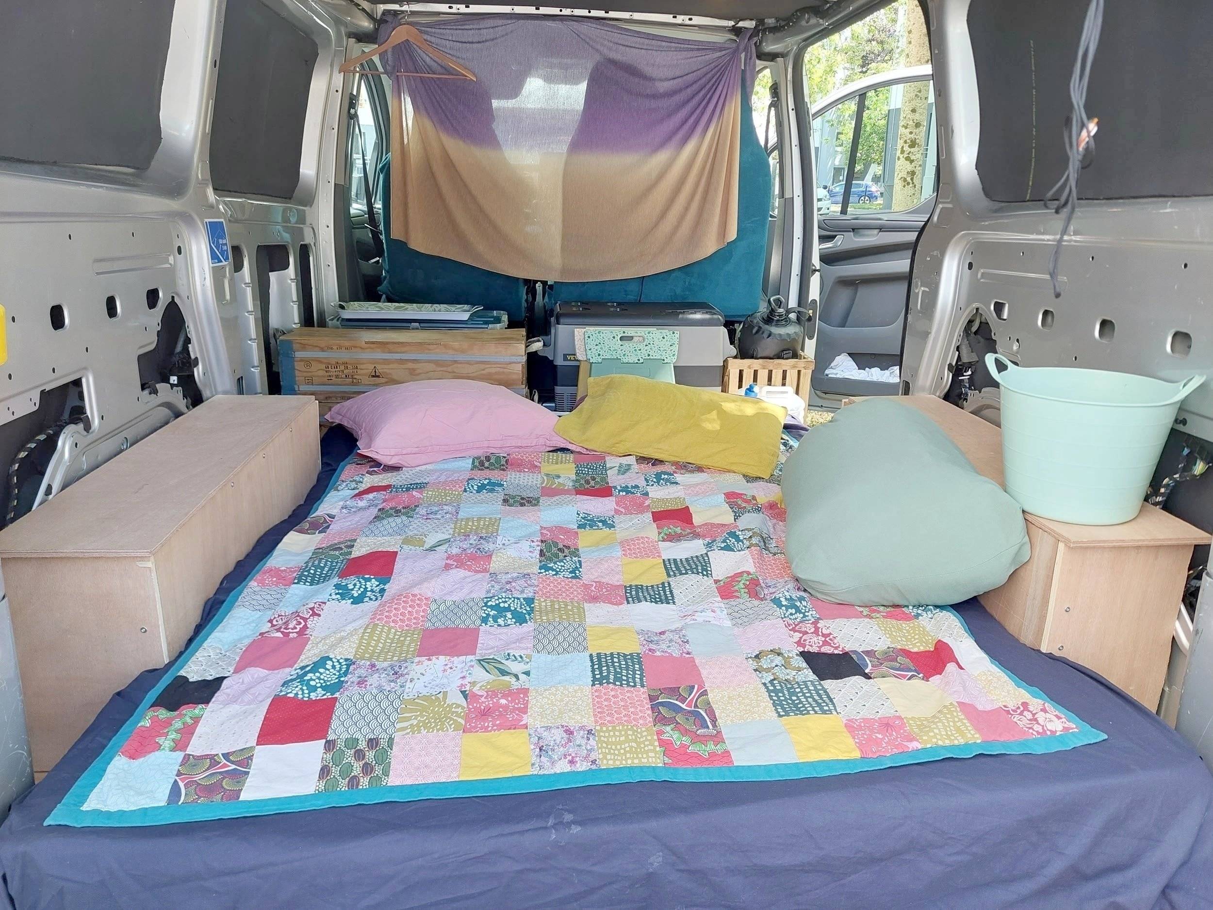 Couchages Ford Custom 2,0 l 130 ch - Yescapa