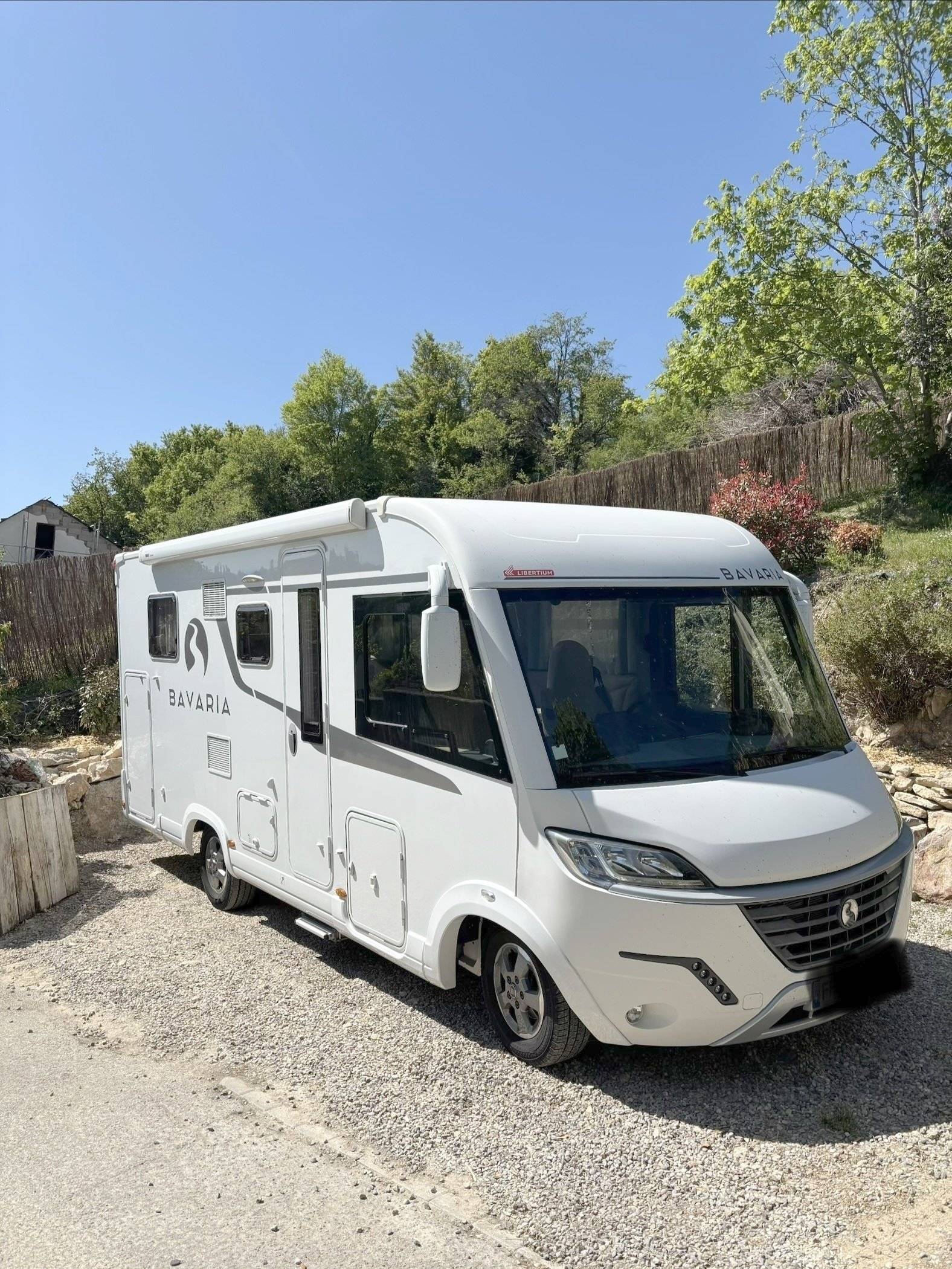 Front view from 3/4 Fiat 2,3 l 130 ch - Yescapa