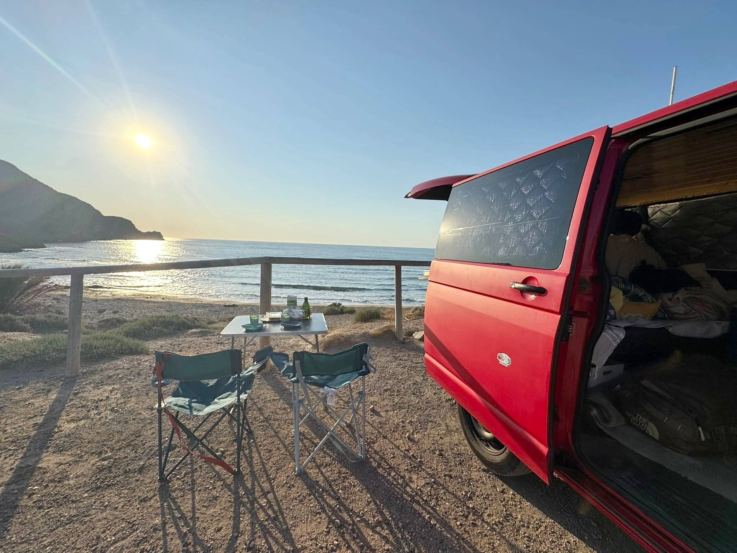 Vista de 3/4 Volkswagen Transporter - Yescapa