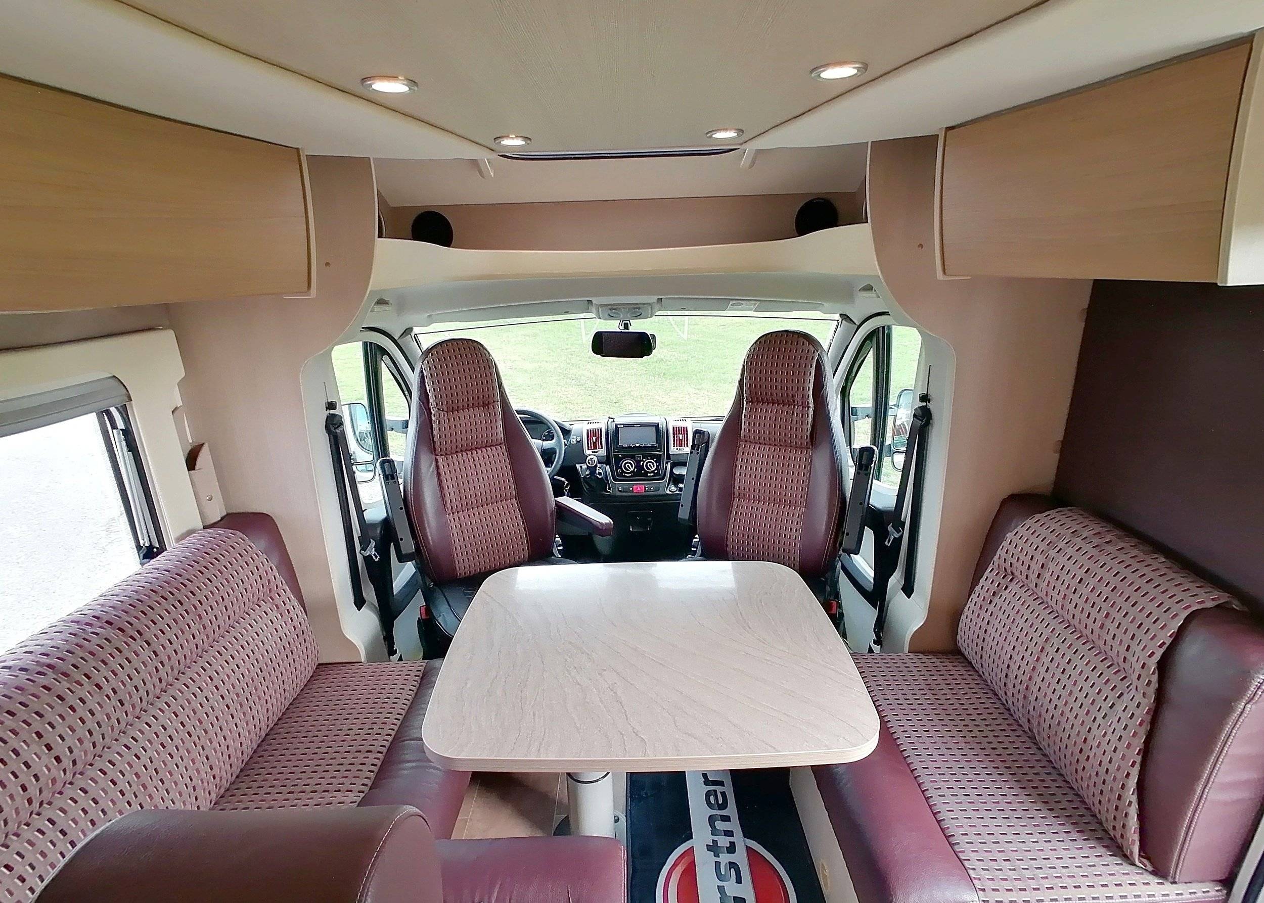 Coin repas Fiat 2,3 l 130 ch. - Yescapa