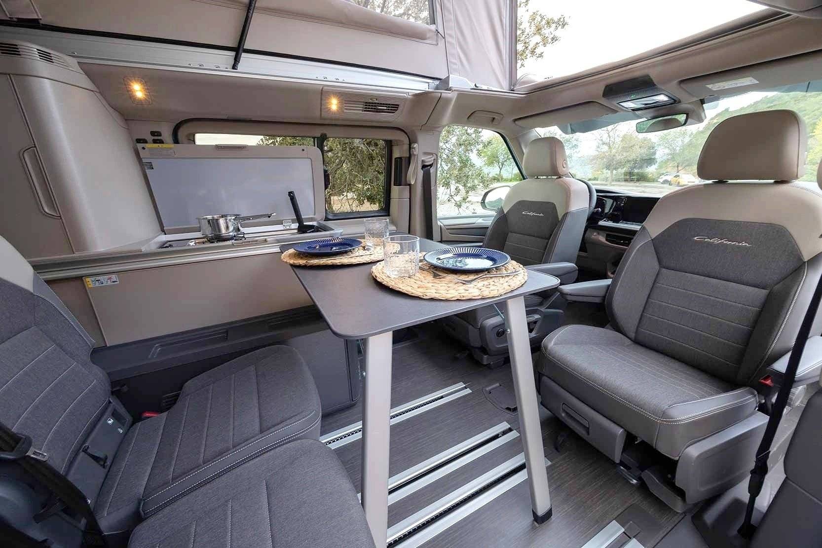 Menjador Volkswagen T7 - Yescapa