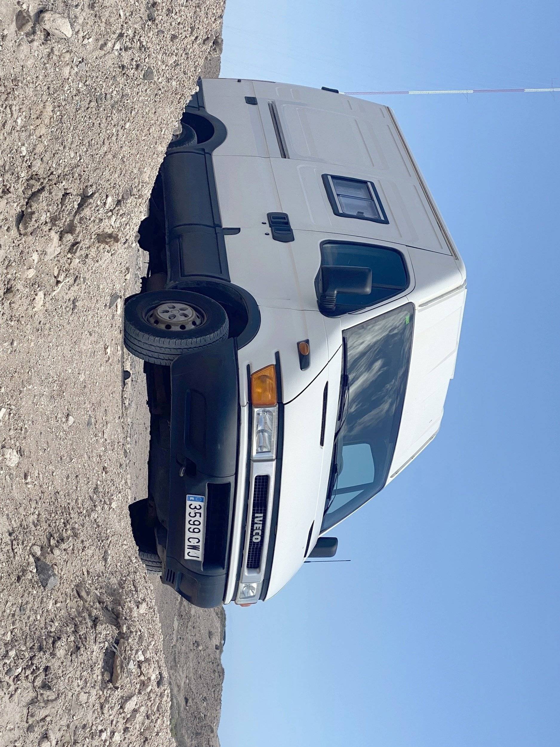 schräge Vorderansicht Iveco Daily 2,3 HPI 116 ch. - Yescapa