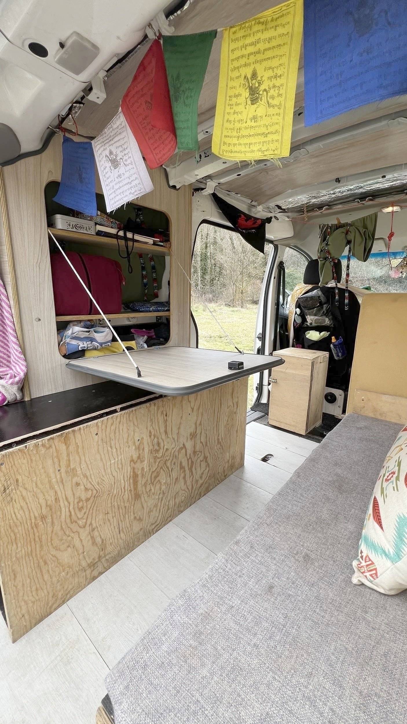 Coin repas Nissan NV200 - Yescapa