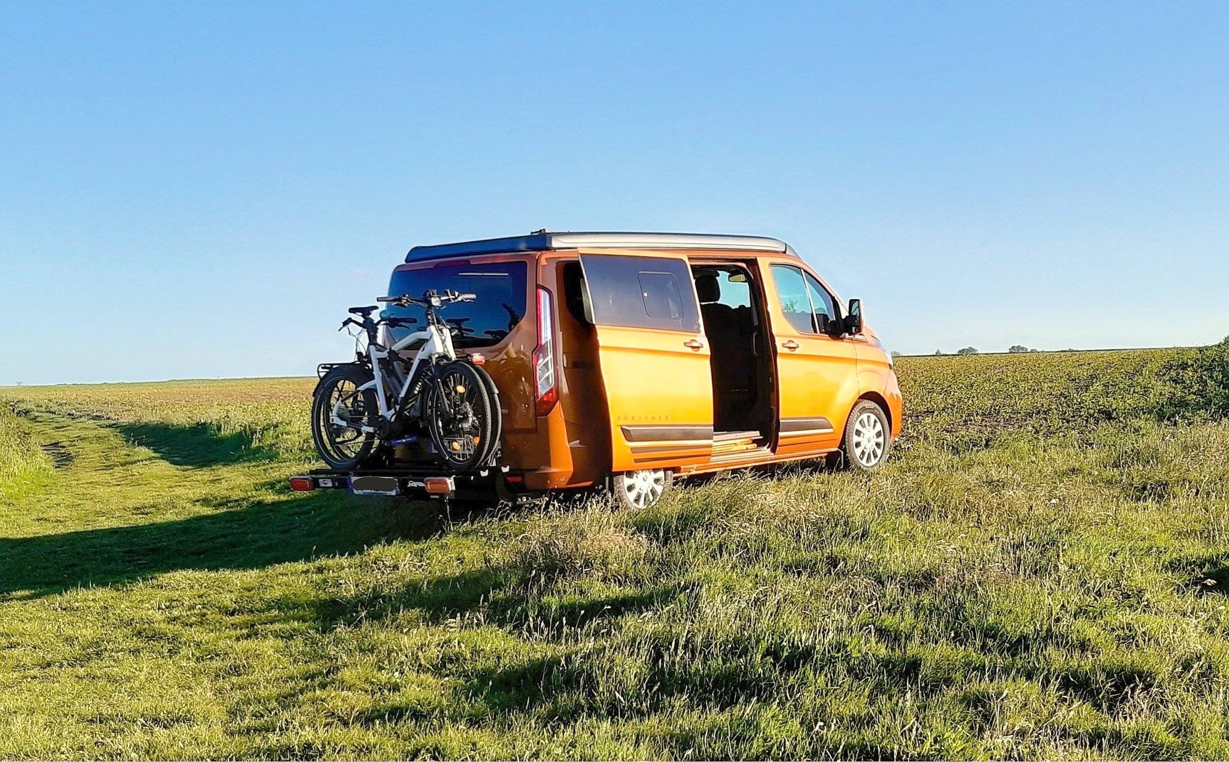 Vista frontale a ¾ Ford - Yescapa