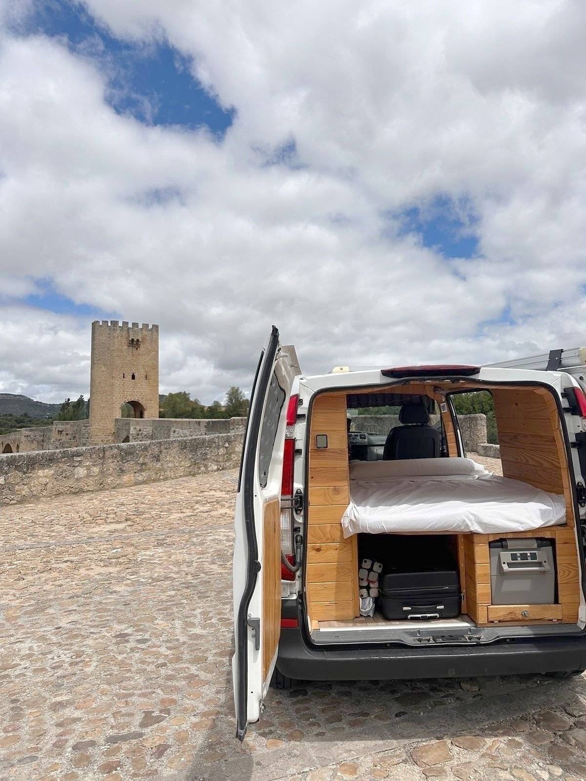 Plazas en cama Mercedes Vito 111 - Yescapa
