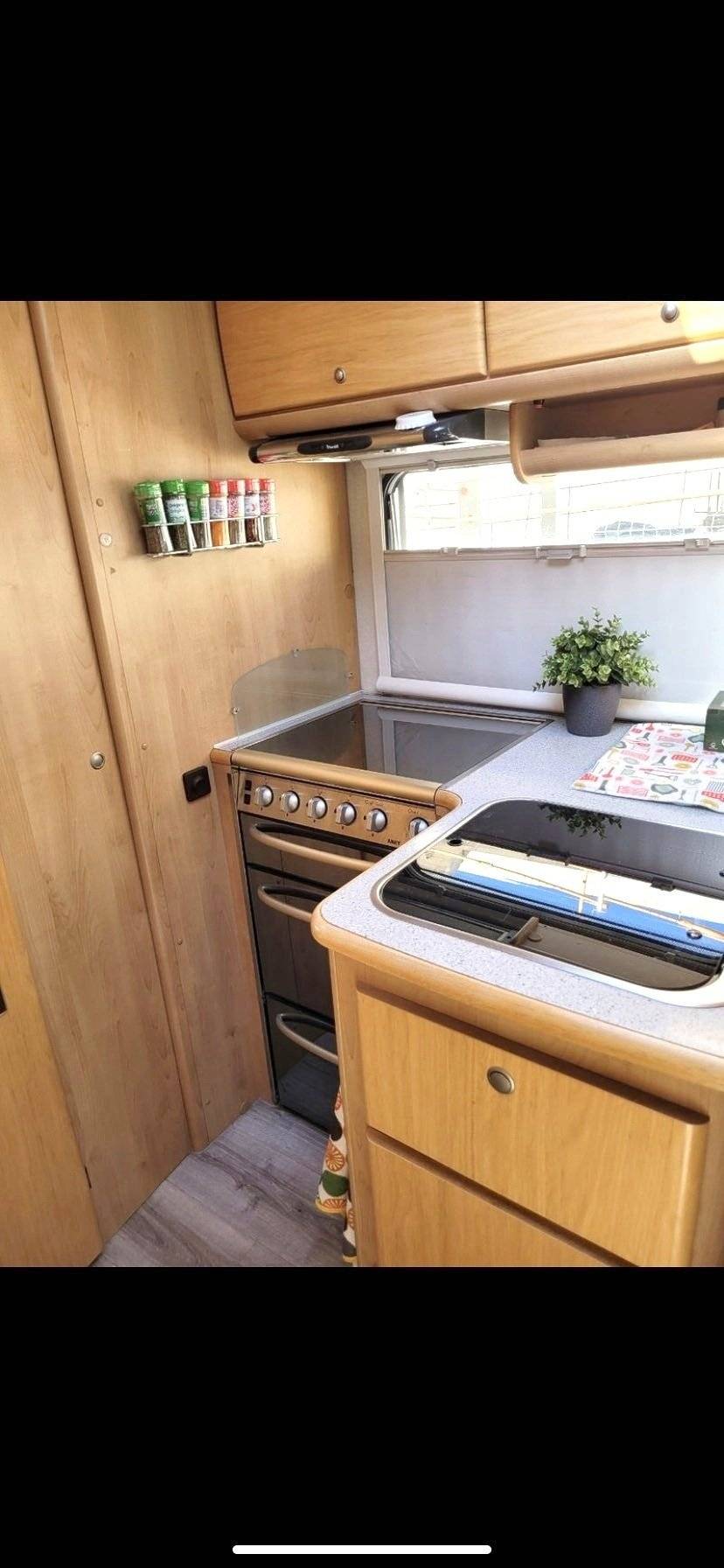 Kochnische Fiat ducato 2,8 htdi - Yescapa