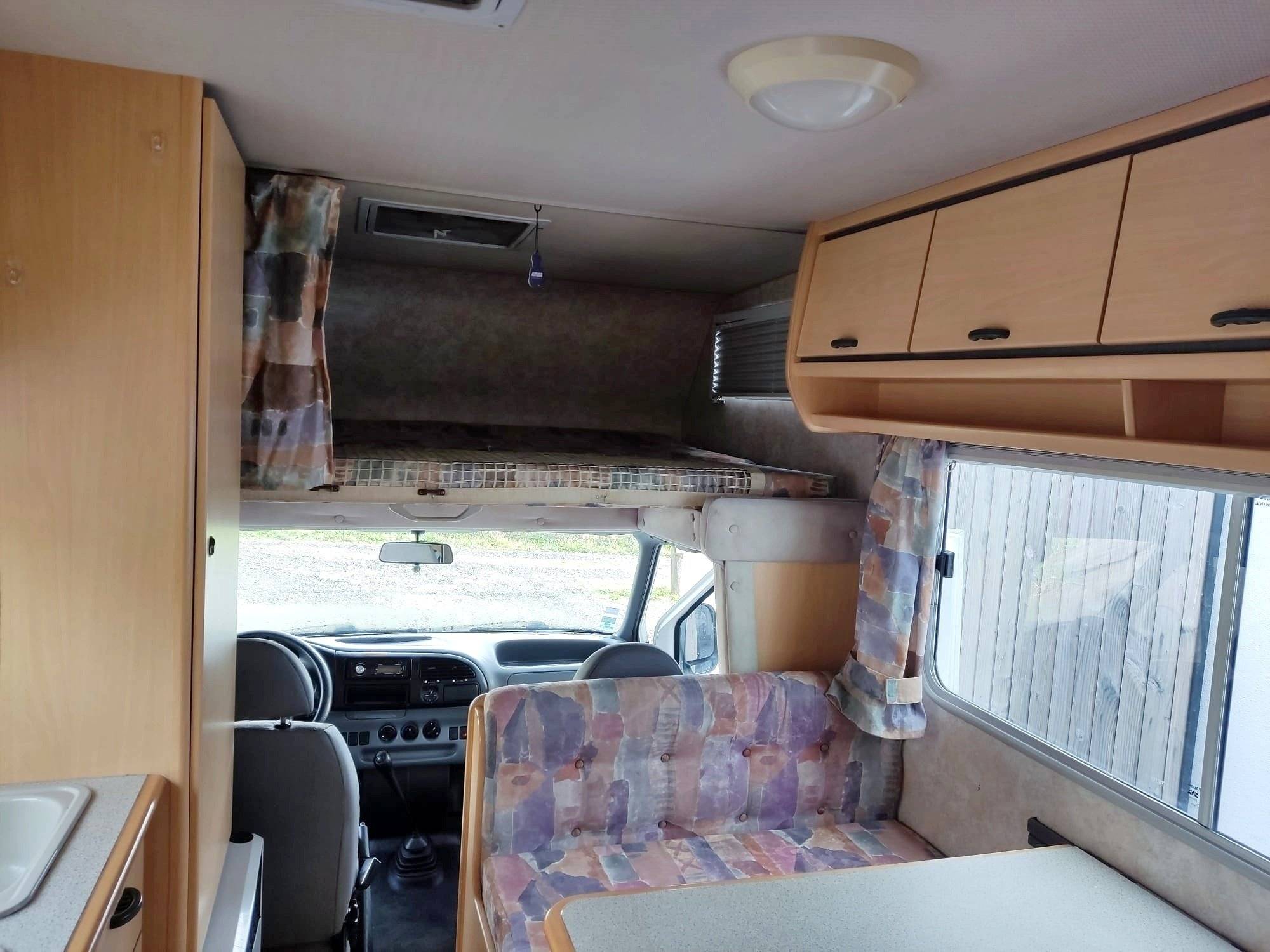 Dinette Ford Transit - Yescapa