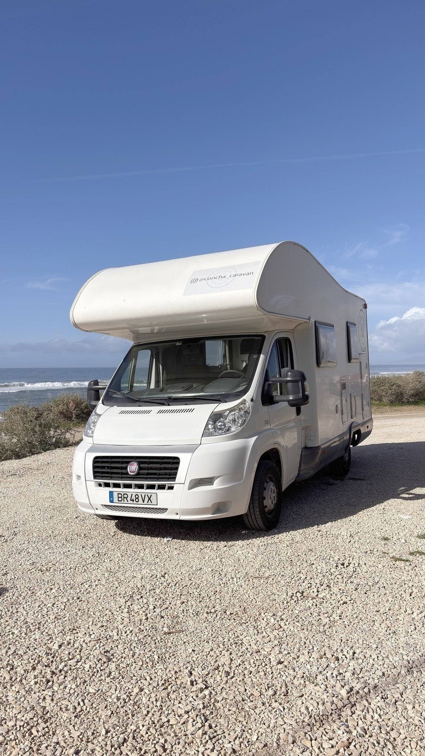 Vista frontale a ¾ Fiat Fiat Ducato 2.2 Multijet 100PS - Yescapa