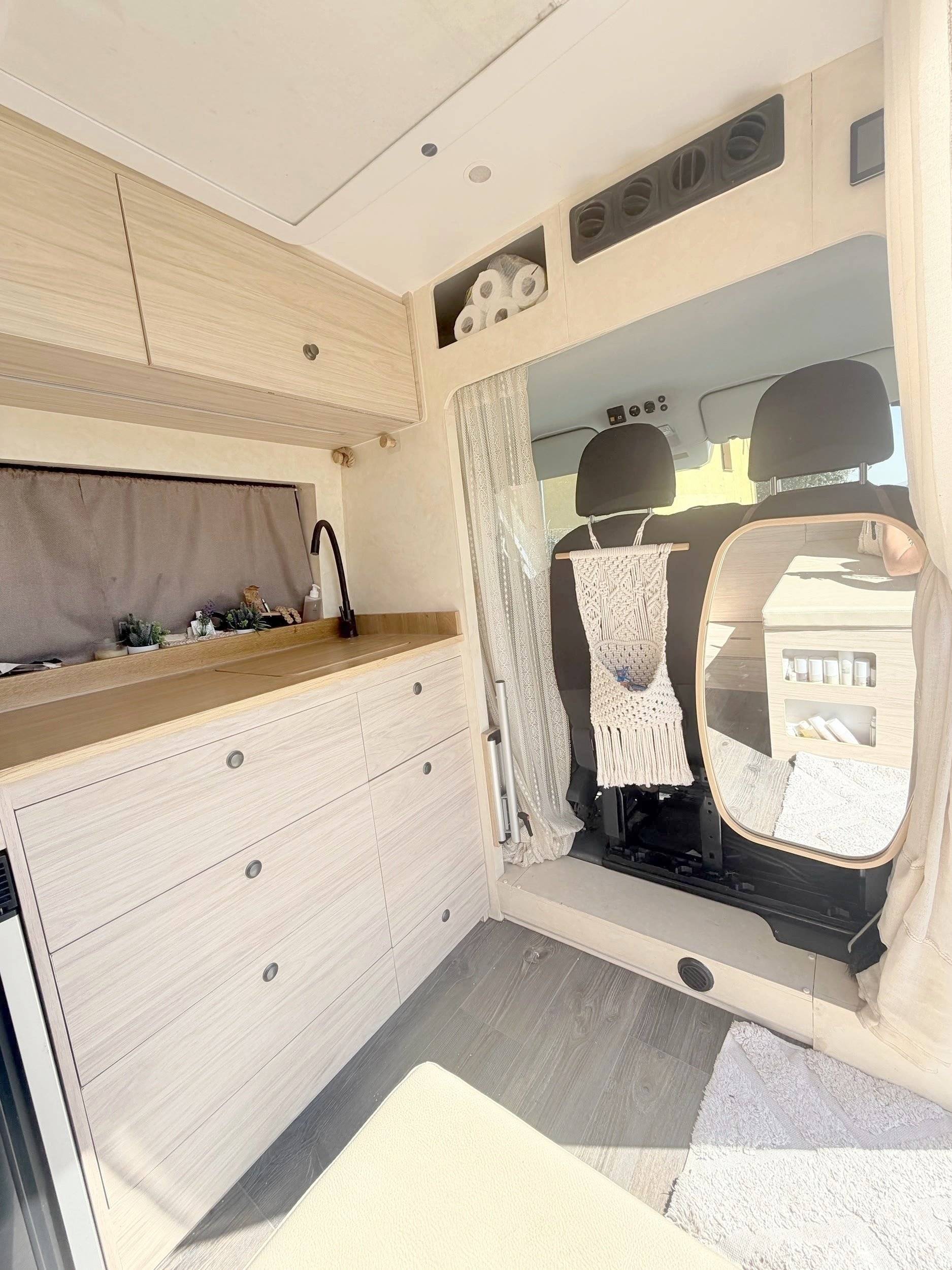 Coin cuisine Volkswagen Crafter 140 CV - Yescapa