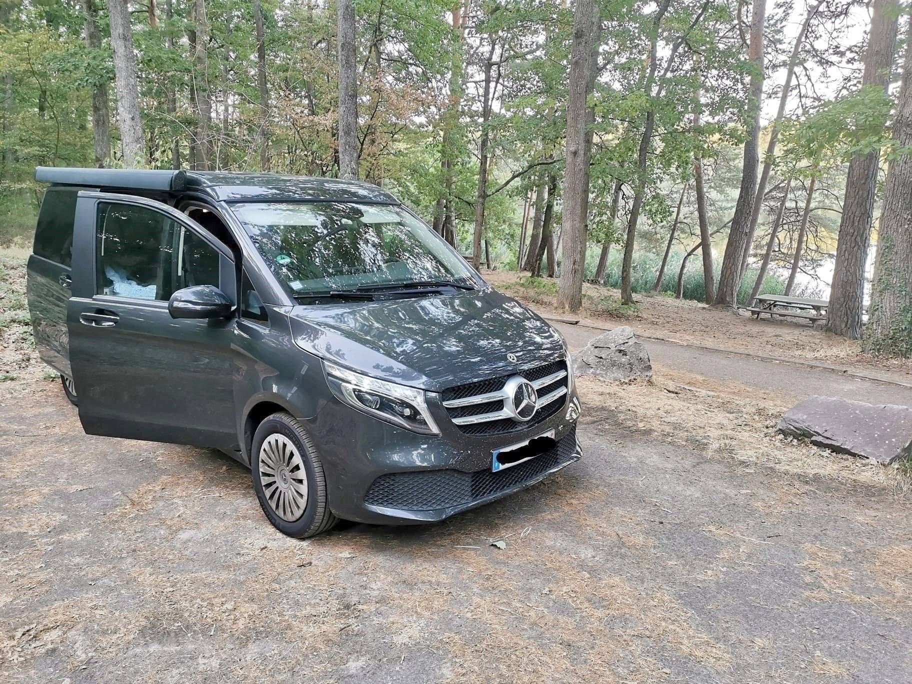 Vista frontale a ¾ Mercedes 2,15 l 190 ch - Yescapa