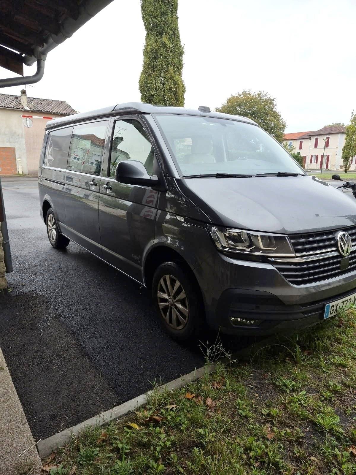 Vista del vehículo ángulo delantero Volkswagen Volkswagen T6.1 - Yescapa