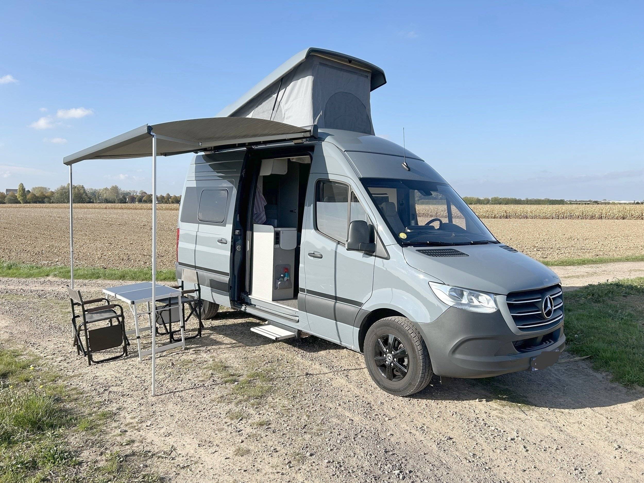 schräge Vorderansicht Mercedes Mercedes Benz Sprinter 316 - Yescapa