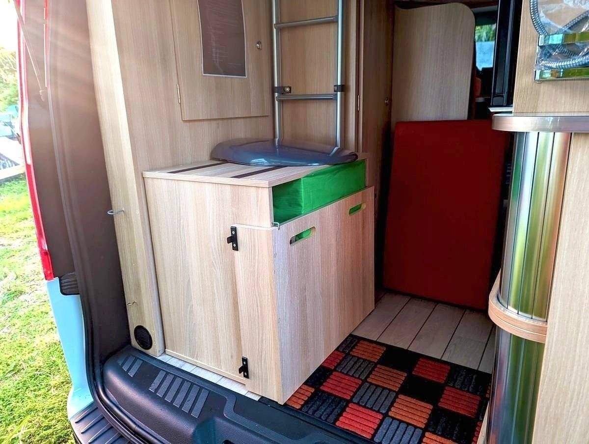 Rapido Ford Transit Custom