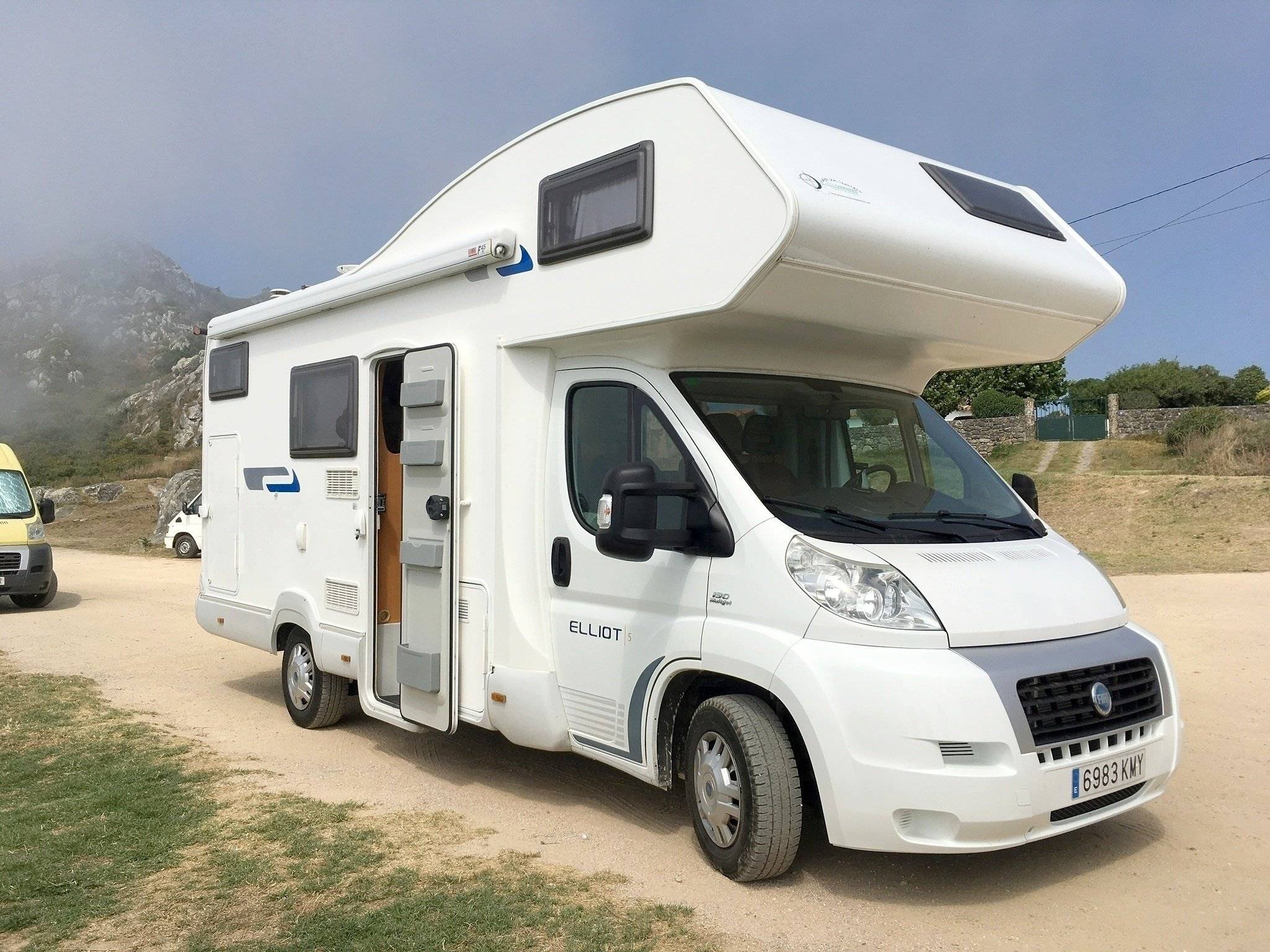 Vista frontale a ¾ Fiat 2,3 l 130 ch - Yescapa