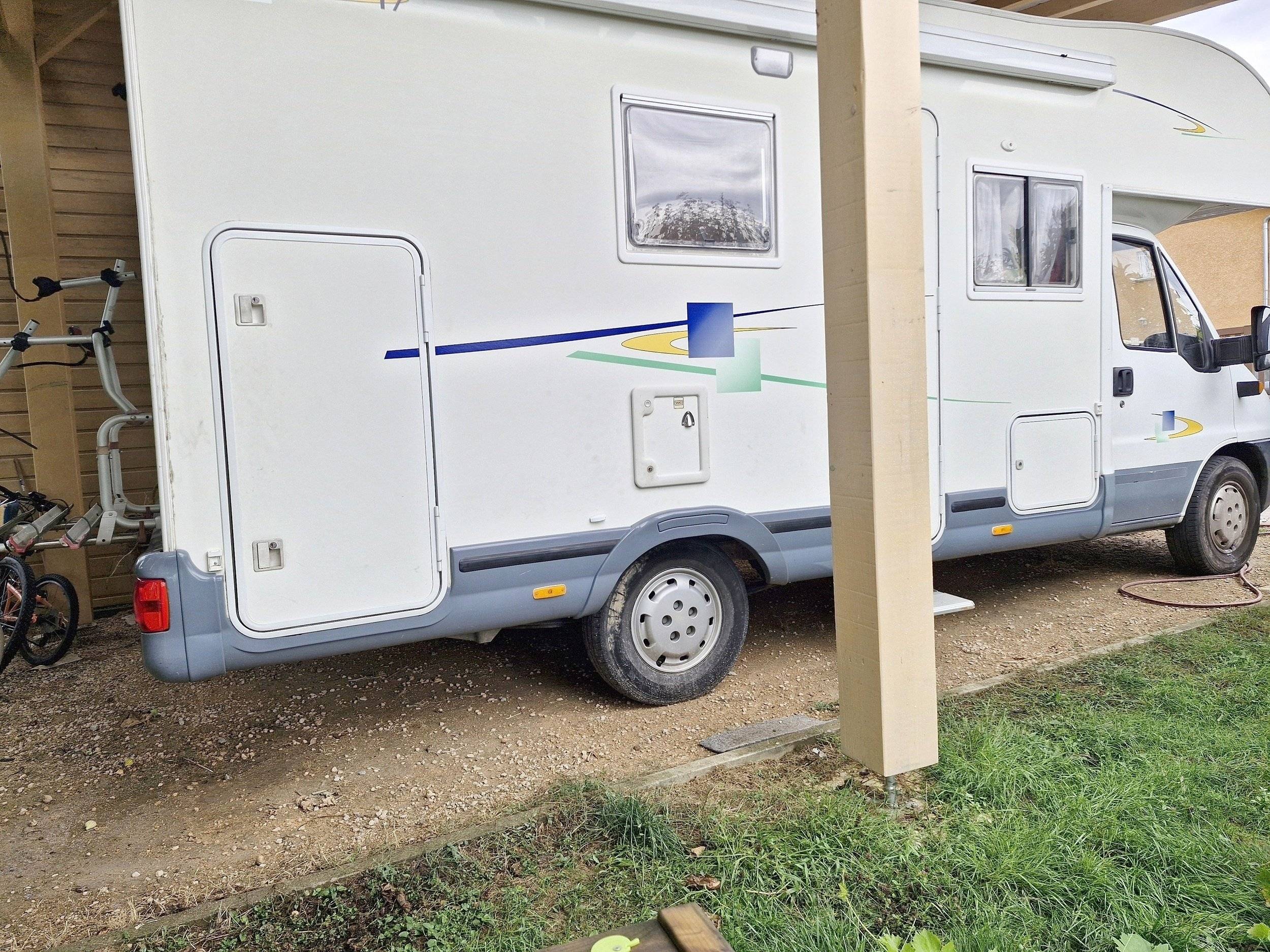 Front view from 3/4  - Yescapa