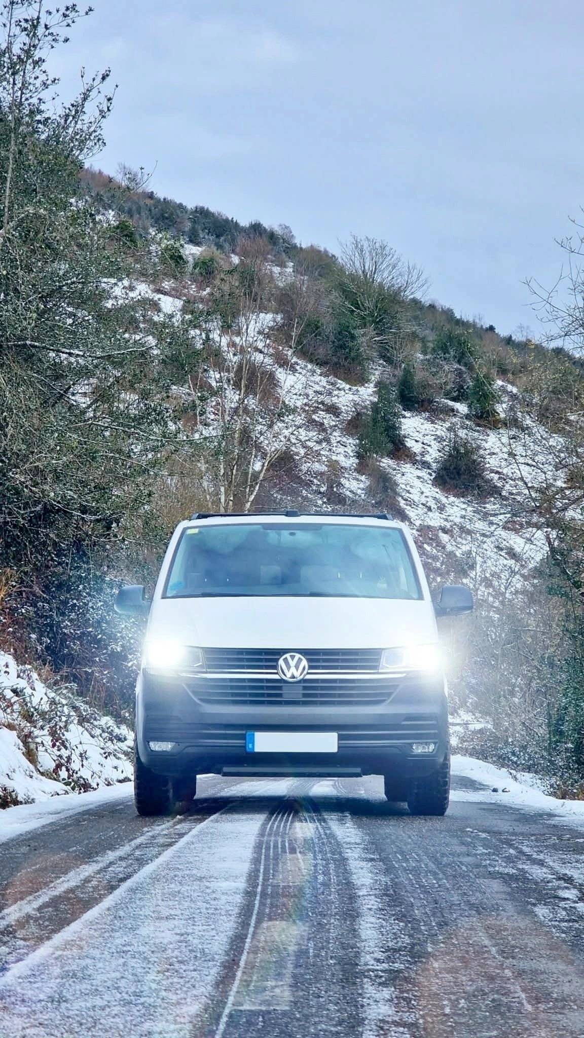 Front view from 3/4 Volkswagen T6.1 de 2020 - Yescapa