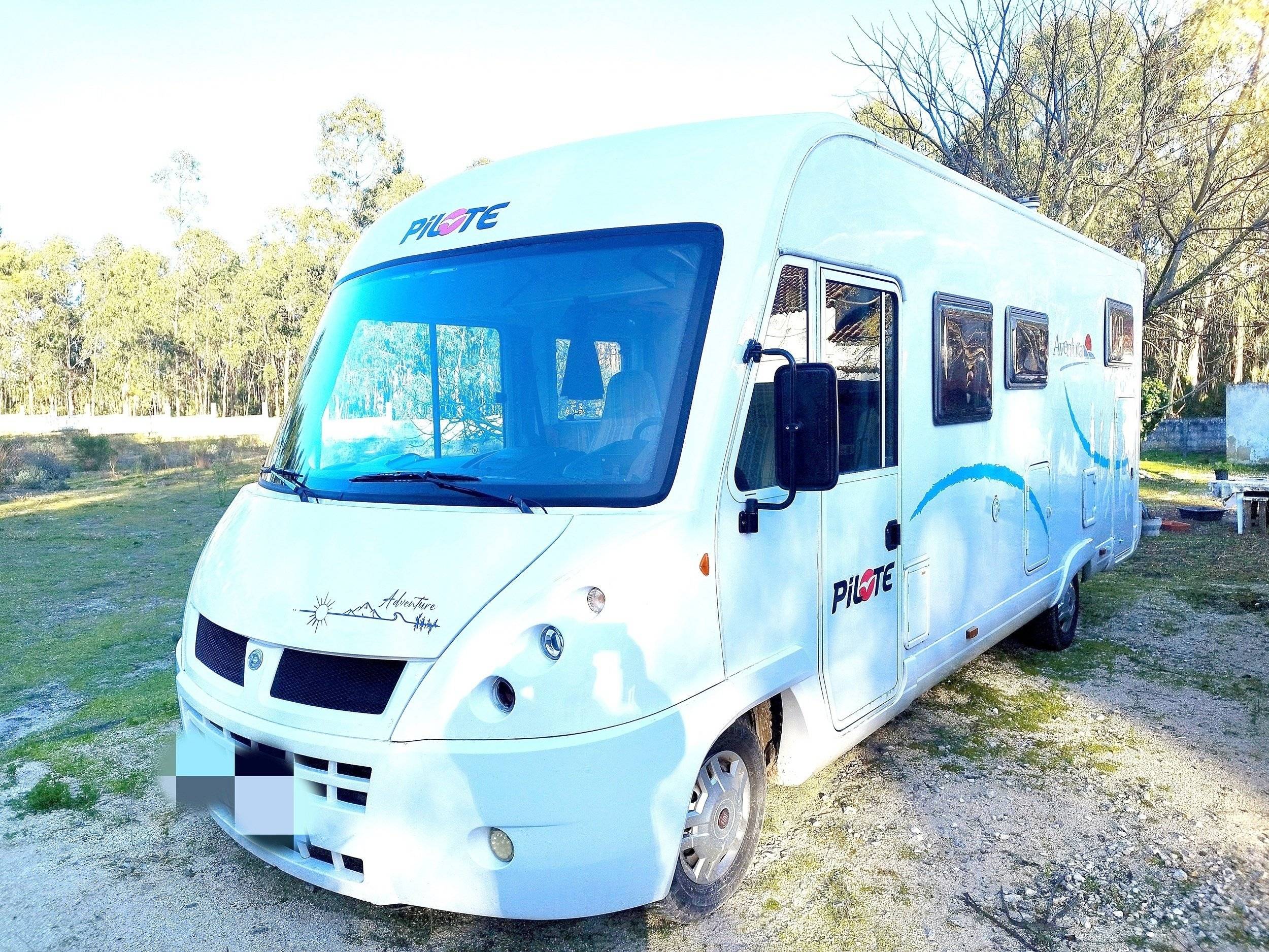 Vue avant de 3/4 Fiat Fiat ducato - Yescapa