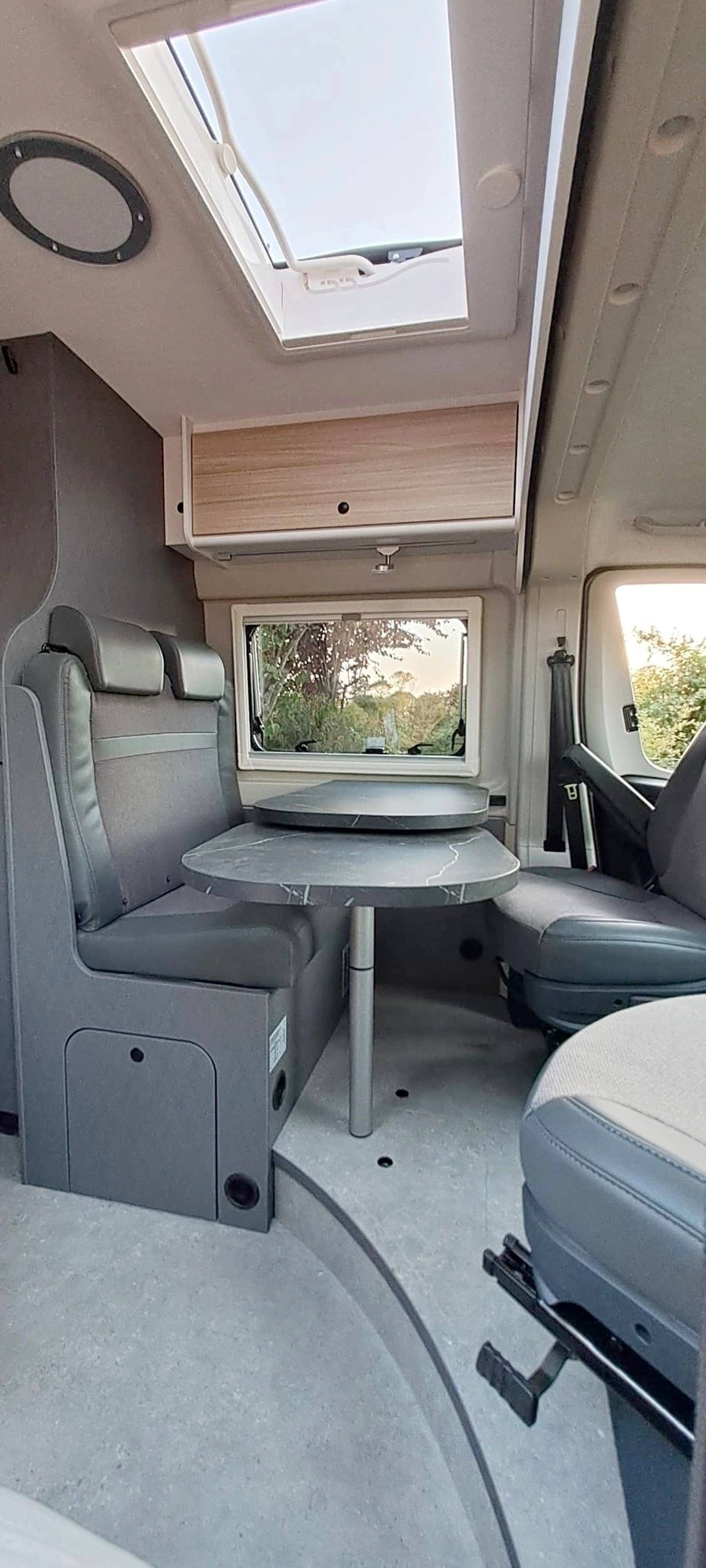 Dining Area Fiat ducacto 2026 2.2l 140cv - Yescapa