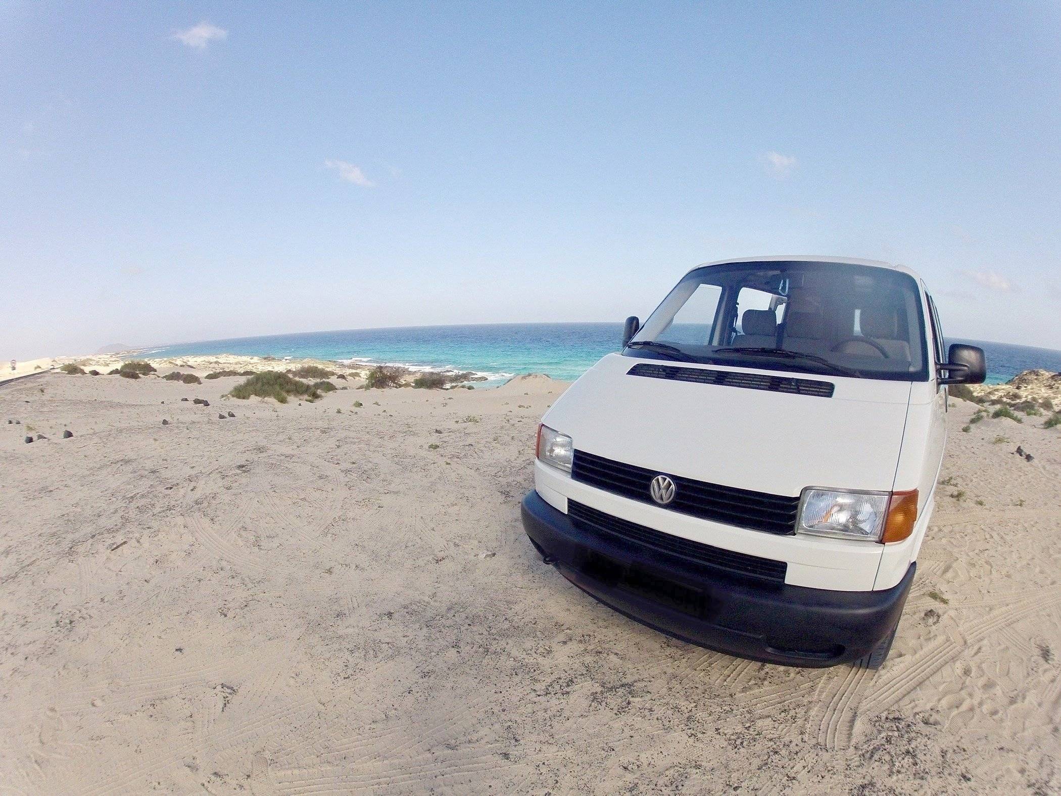 Vista frontale a ¾ Volkswagen 1.9 TD - Yescapa