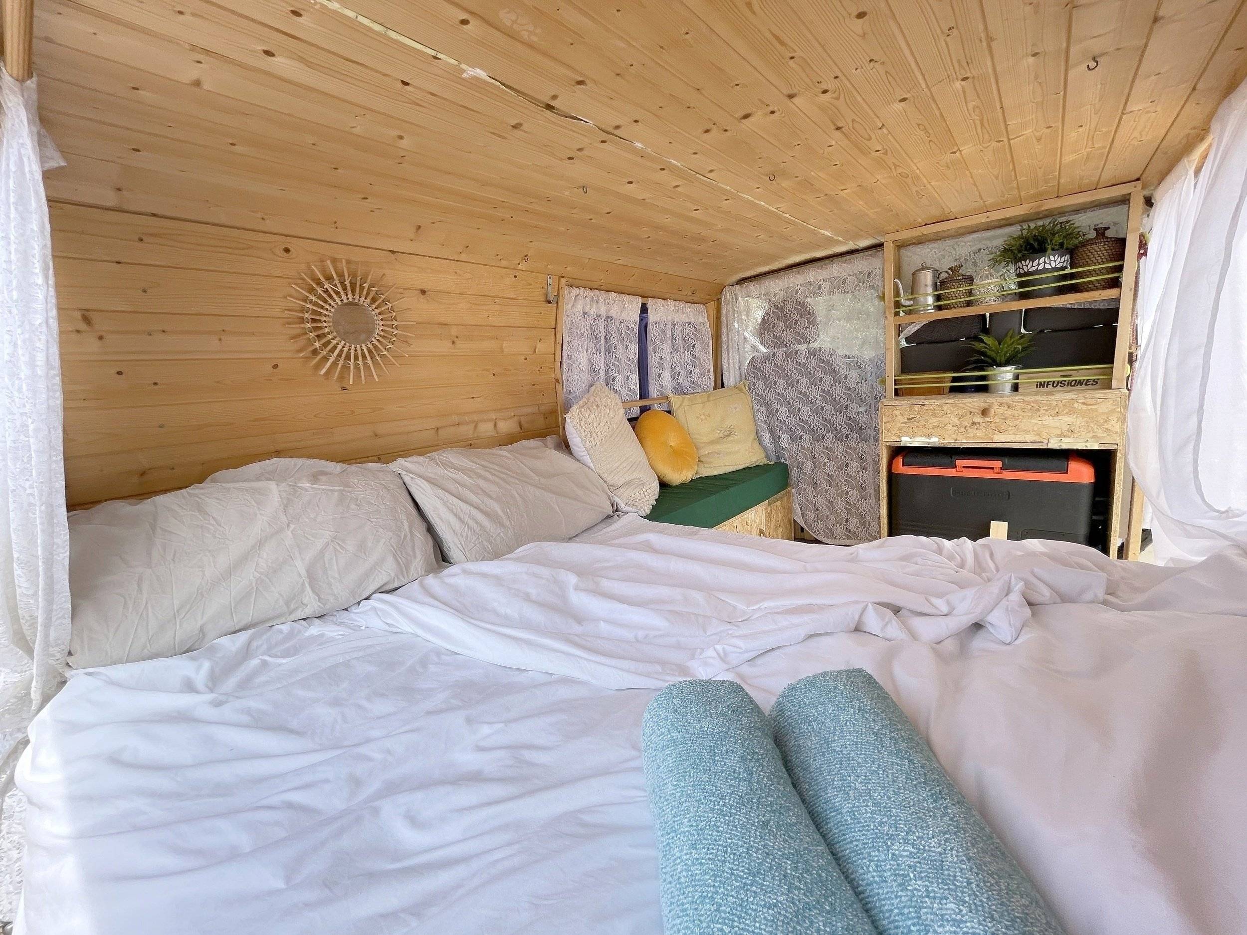 Coin repas Ford Transit 2,0 l 115 ch - Yescapa