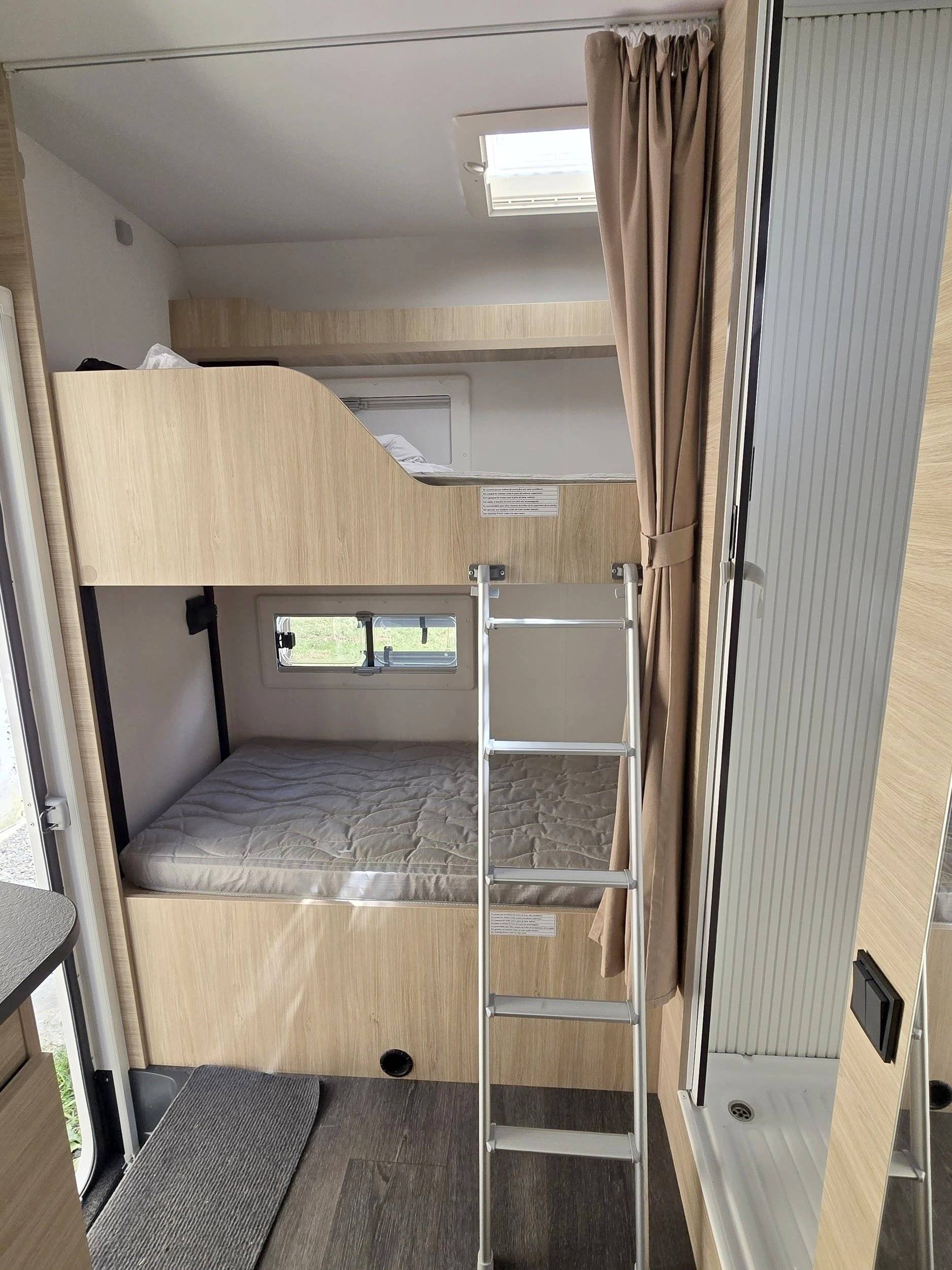 Couchages Fiat Ducato 2,3 l 140 CV - Yescapa