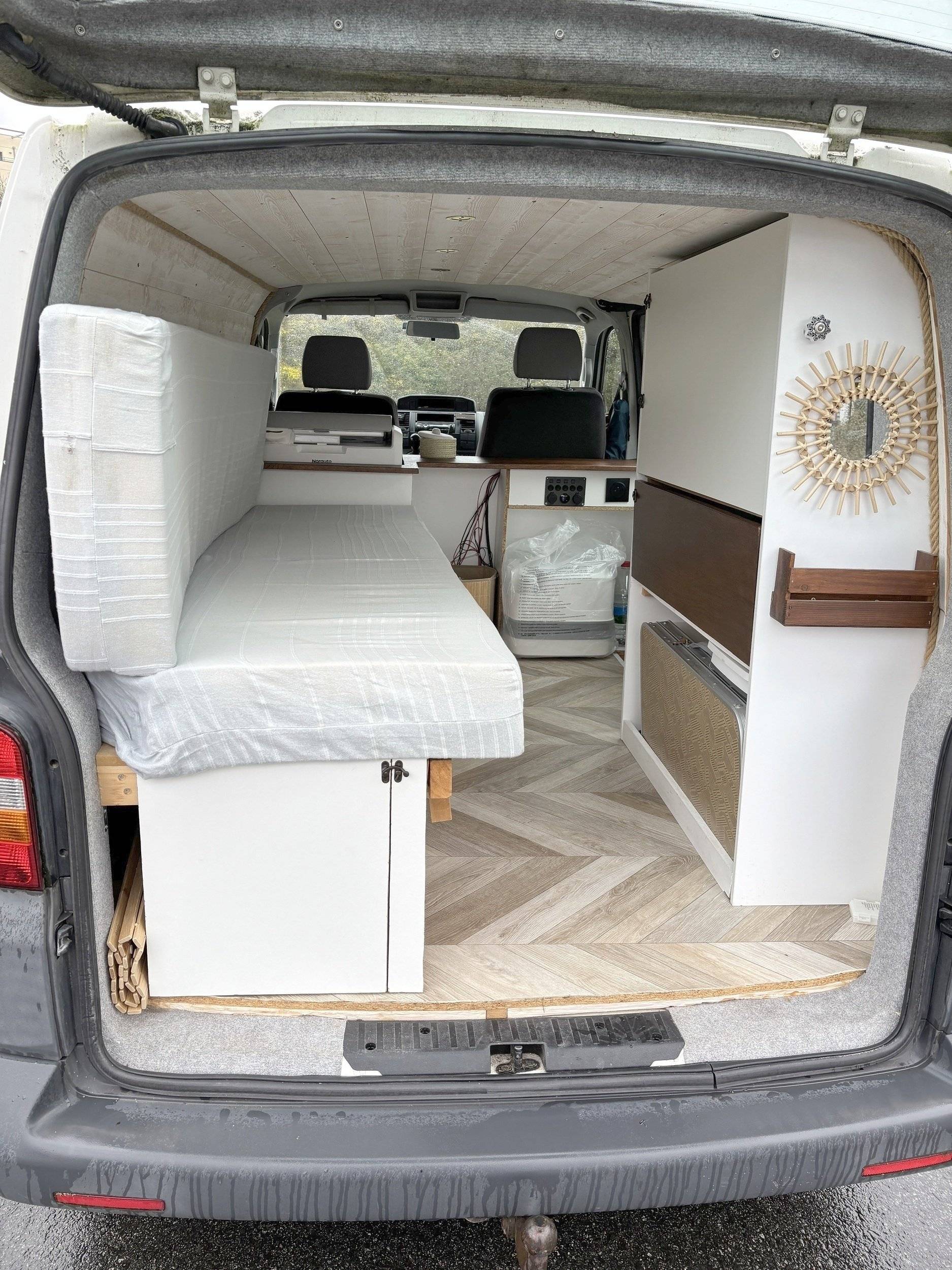 Slaapplaatsen Volkswagen T5 1,9 l 102 ch - Yescapa