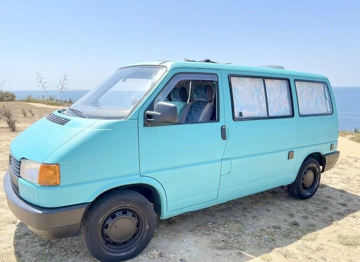 Vue avant de 3/4 Volkswagen Volkswagen Transporter - Yescapa