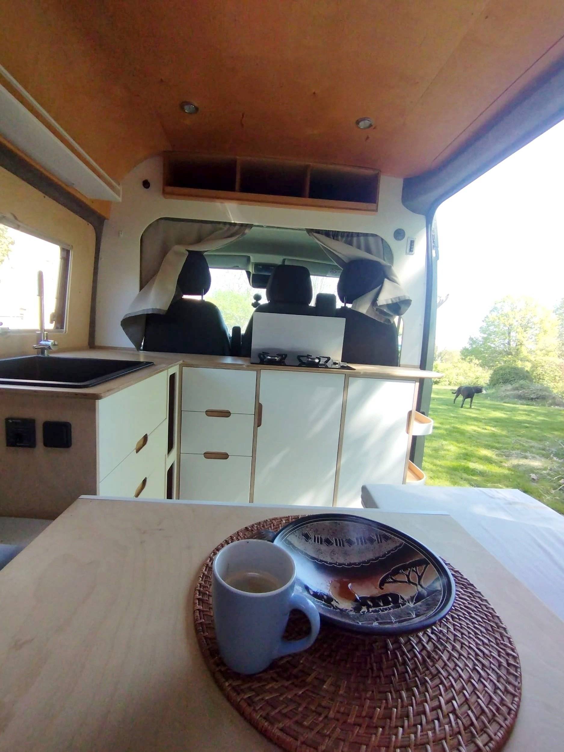 Dining Area Citroën Jumper 2,2 l 130 ch - Yescapa