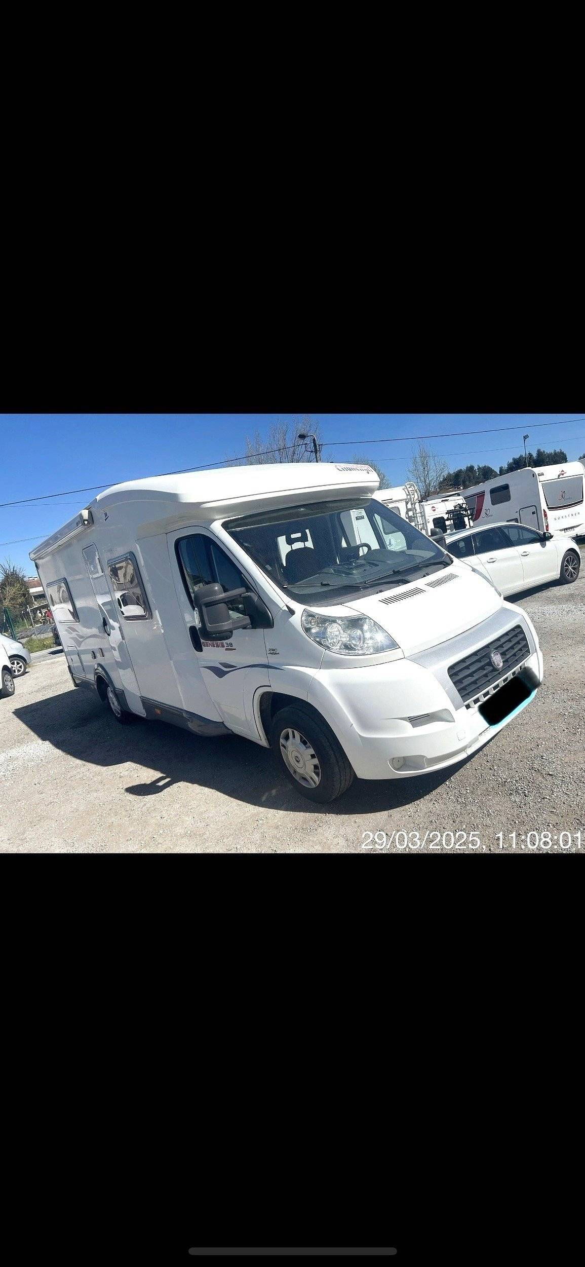 Vista del vehículo ángulo delantero Fiat 2,3 l 130 ch - Yescapa