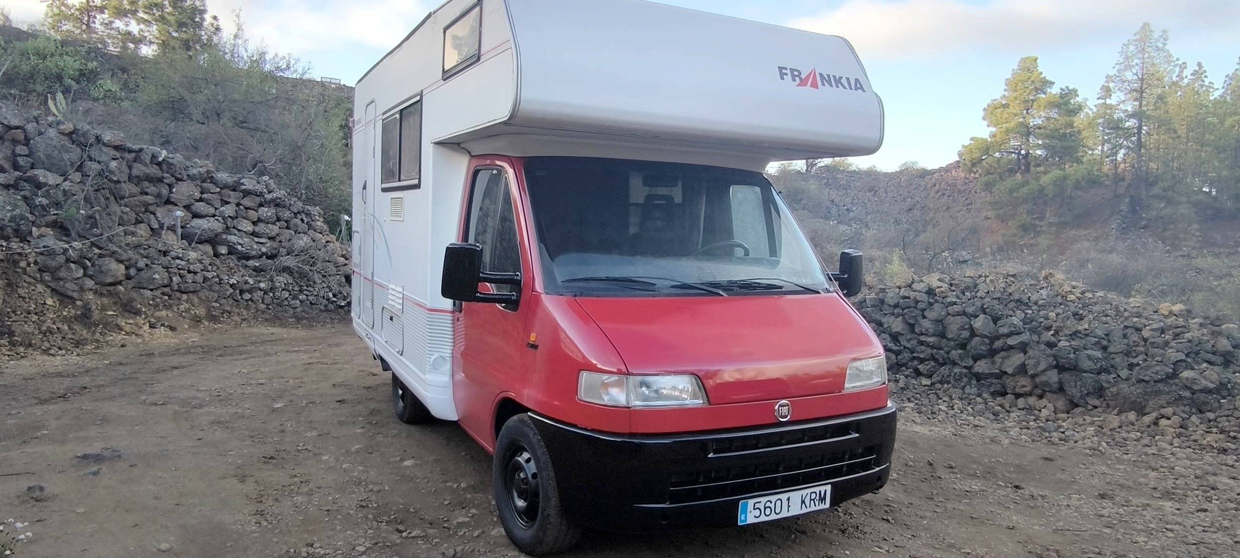 Voorkant 3/4 Fiat Fiat ducato 2.5 - Yescapa