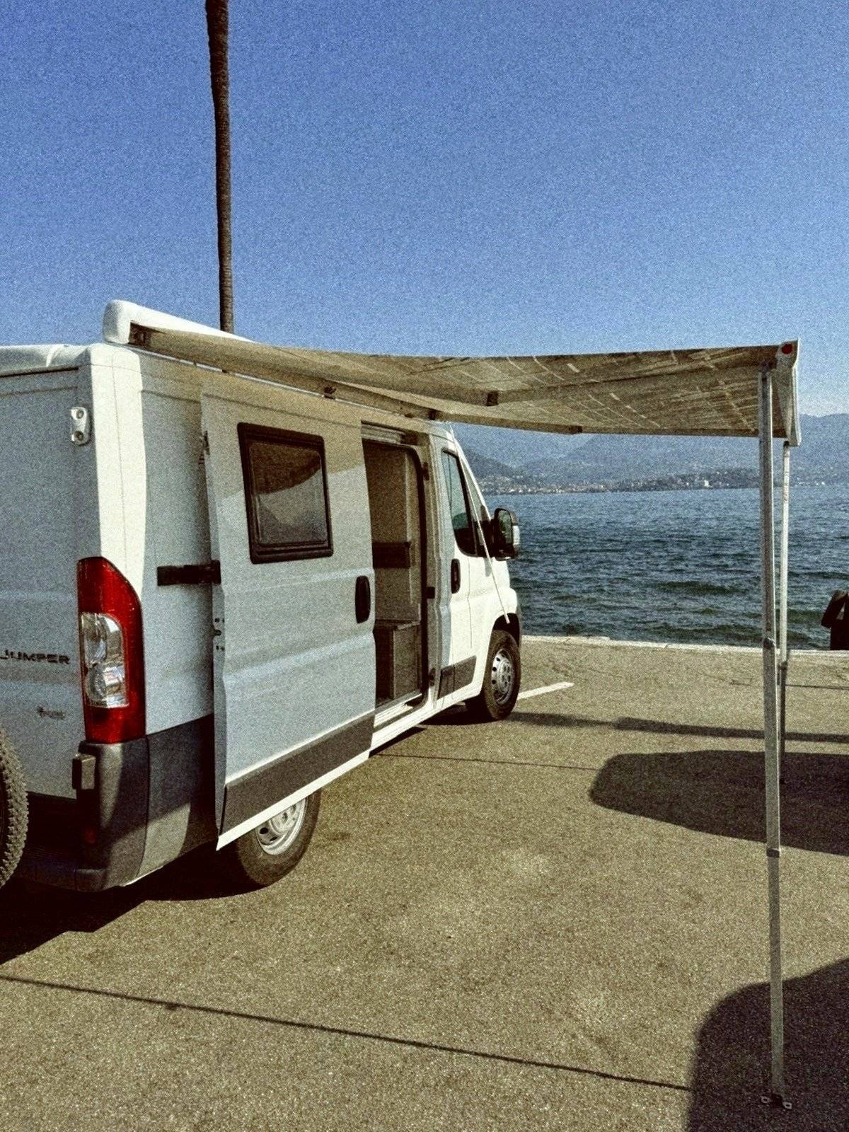 schräge Vorderansicht Citroën Jumper 2,0 l 130 ch - Yescapa